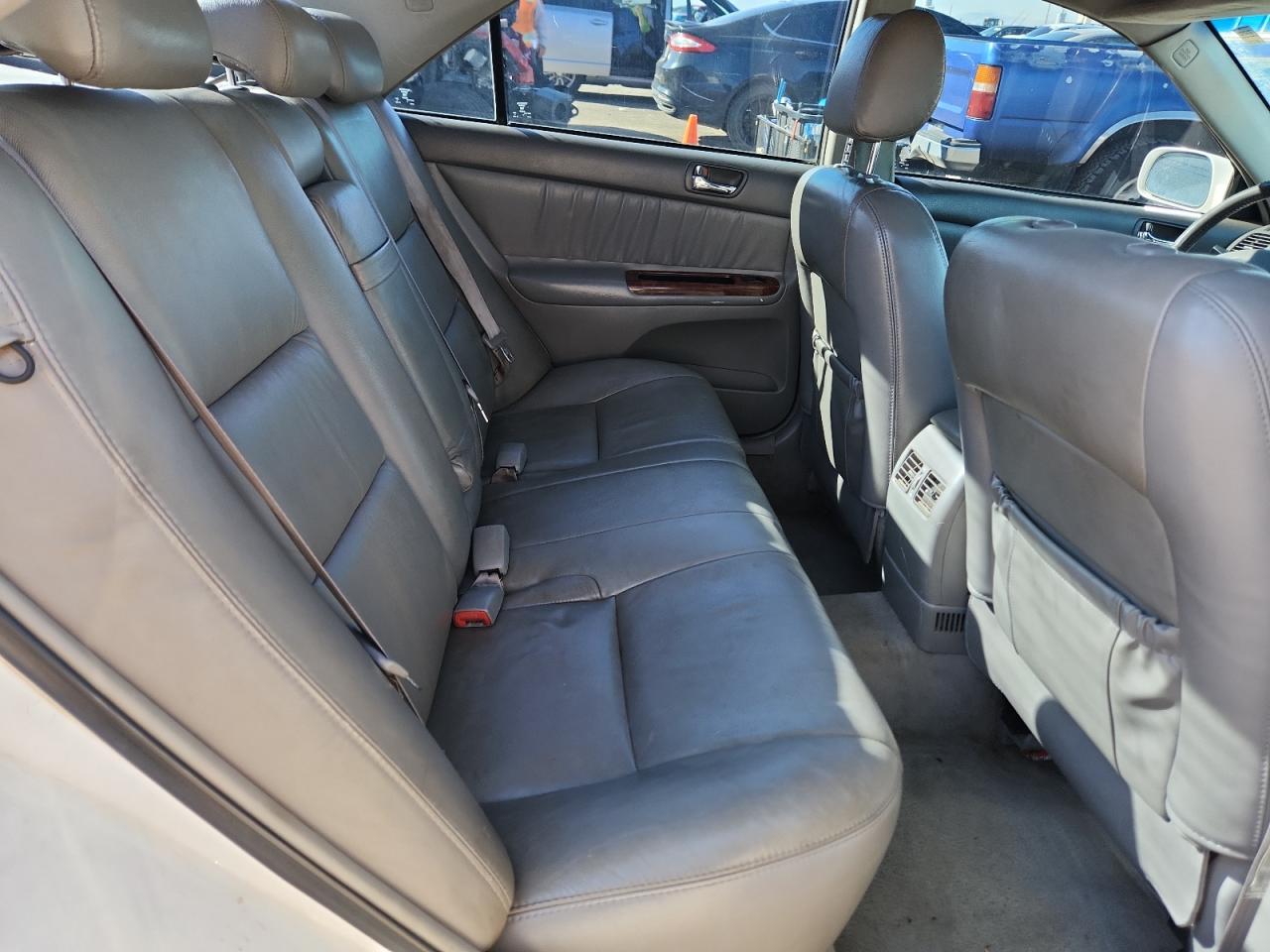 2005 Toyota Camry Le White vin: 4T1BF30K05U621065