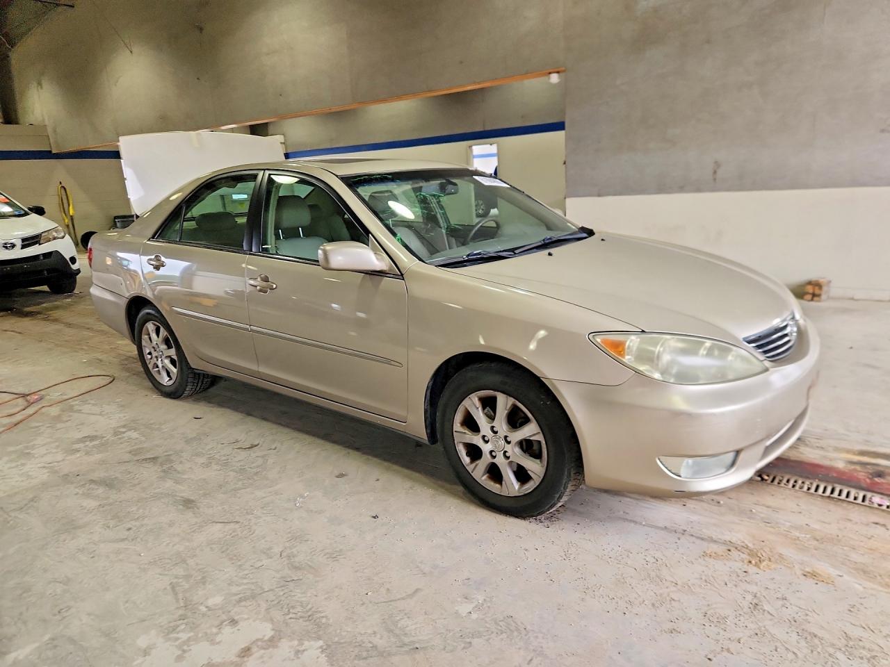 2006 Toyota Camry Xle V6 Tan vin: 4T1BF30K06U118511