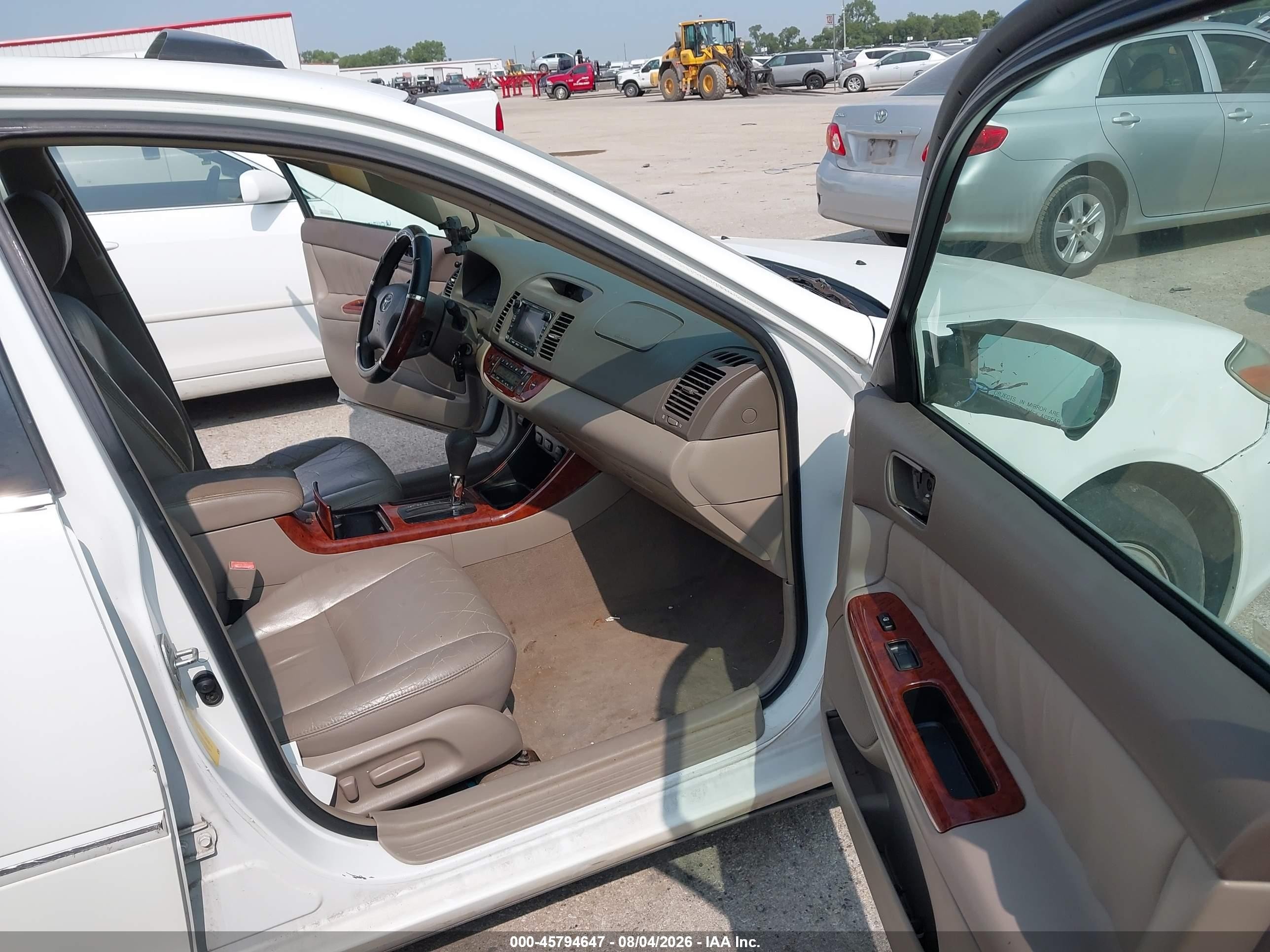 2002 Toyota Camry Xle White vin: 4T1BF30K12U501965