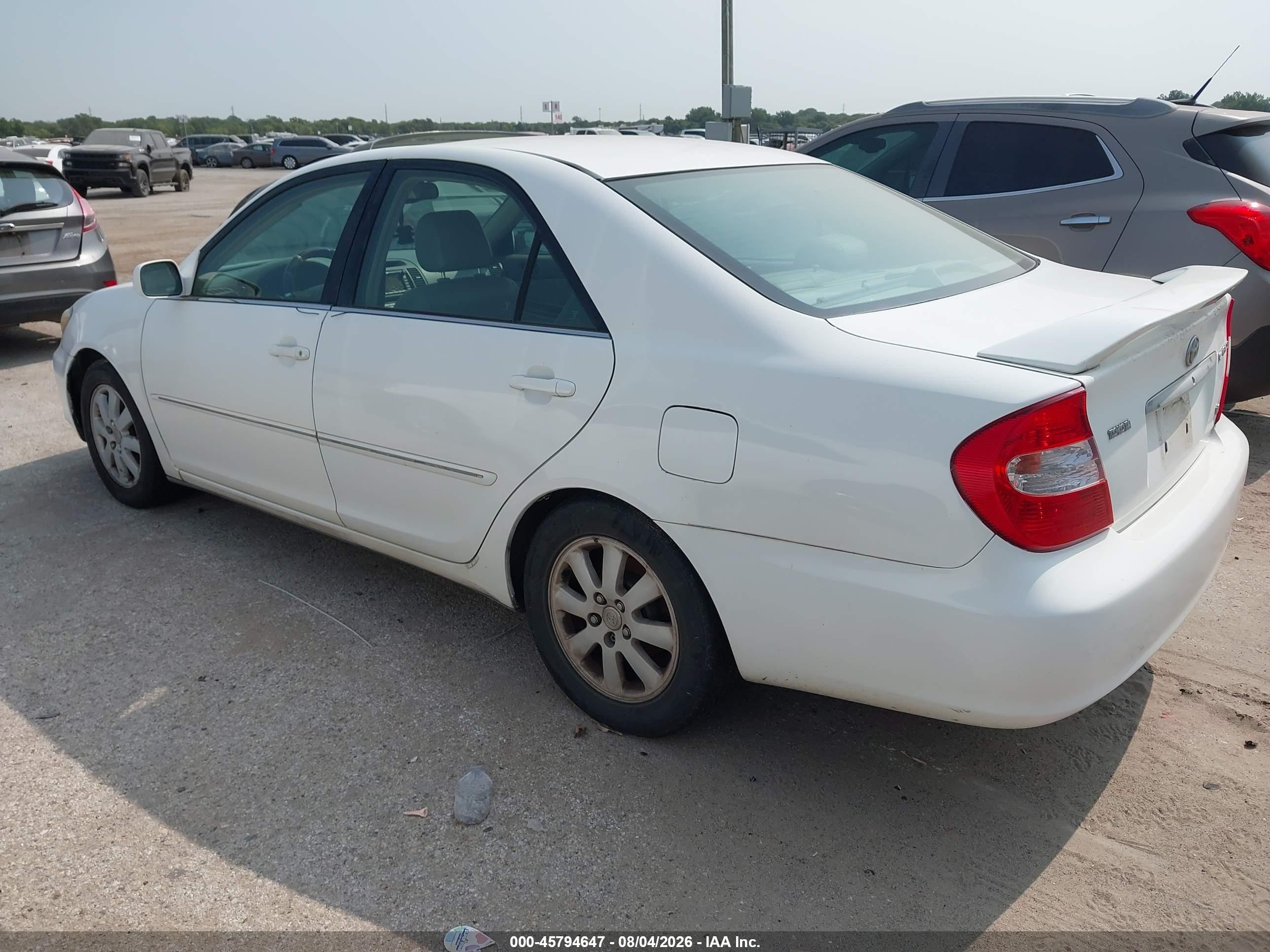 2002 Toyota Camry Xle White vin: 4T1BF30K12U501965