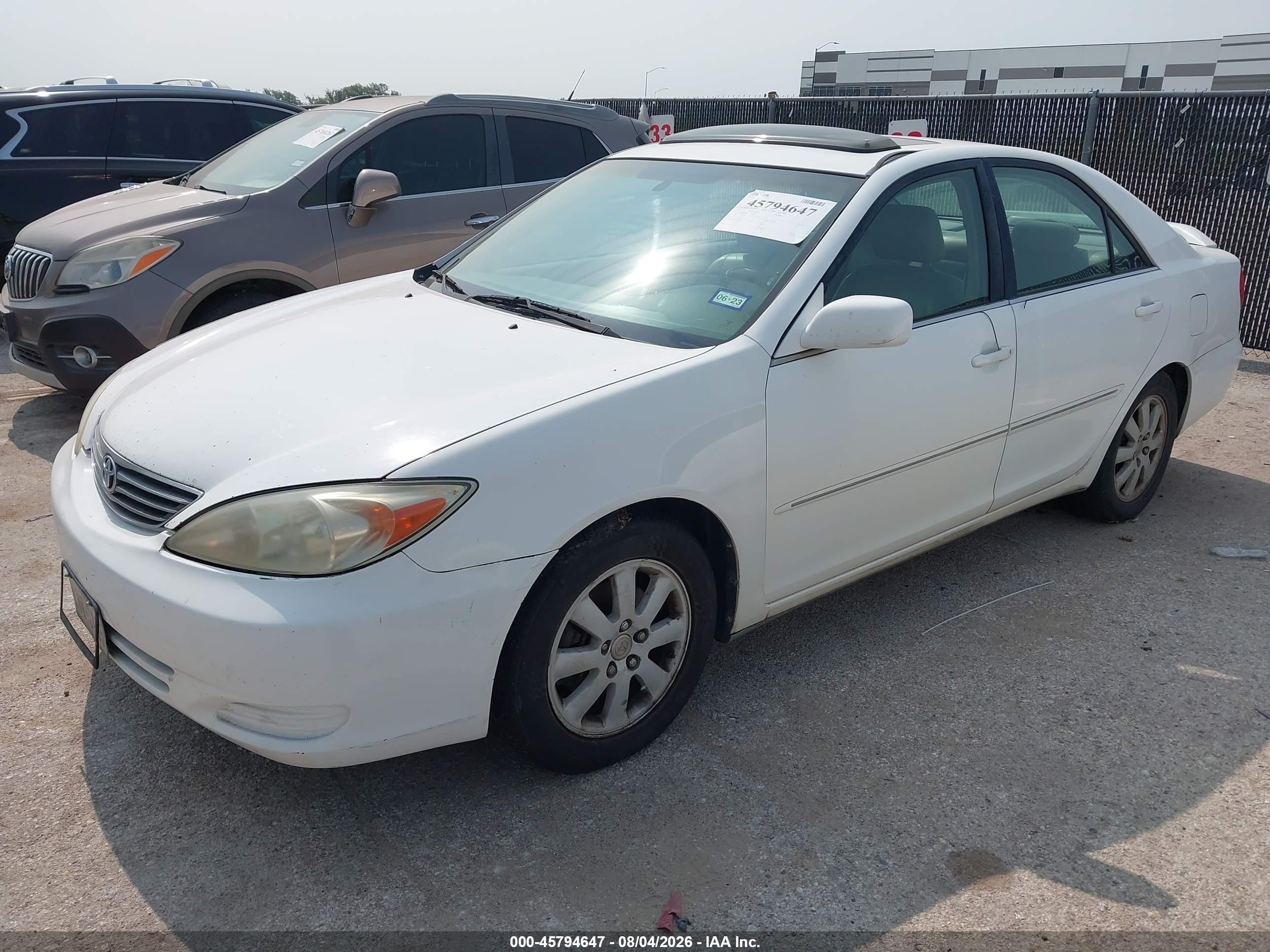 2002 Toyota Camry Xle White vin: 4T1BF30K12U501965