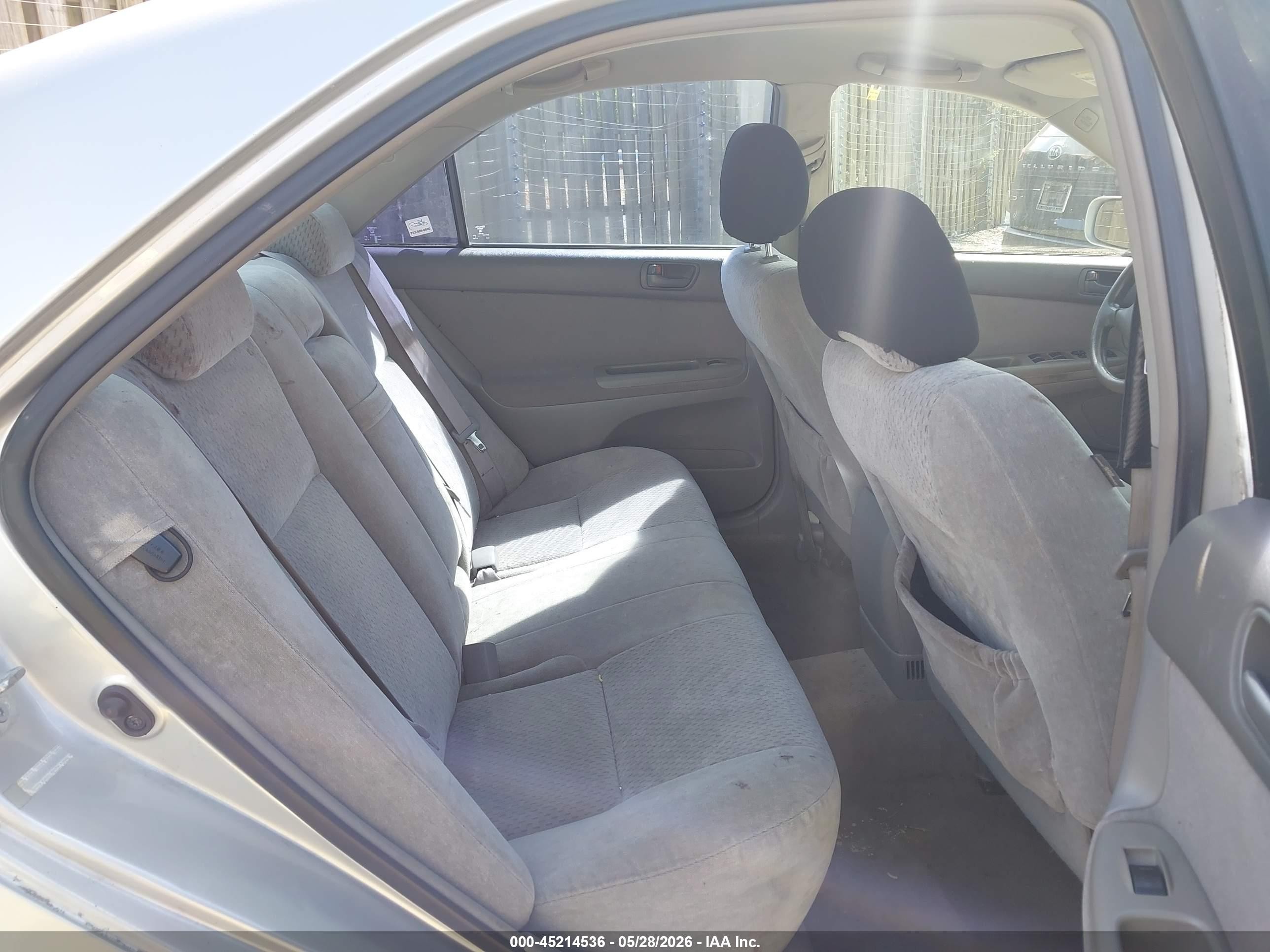 2004 Toyota Camry Le V6 Silver vin: 4T1BF30K14U065041