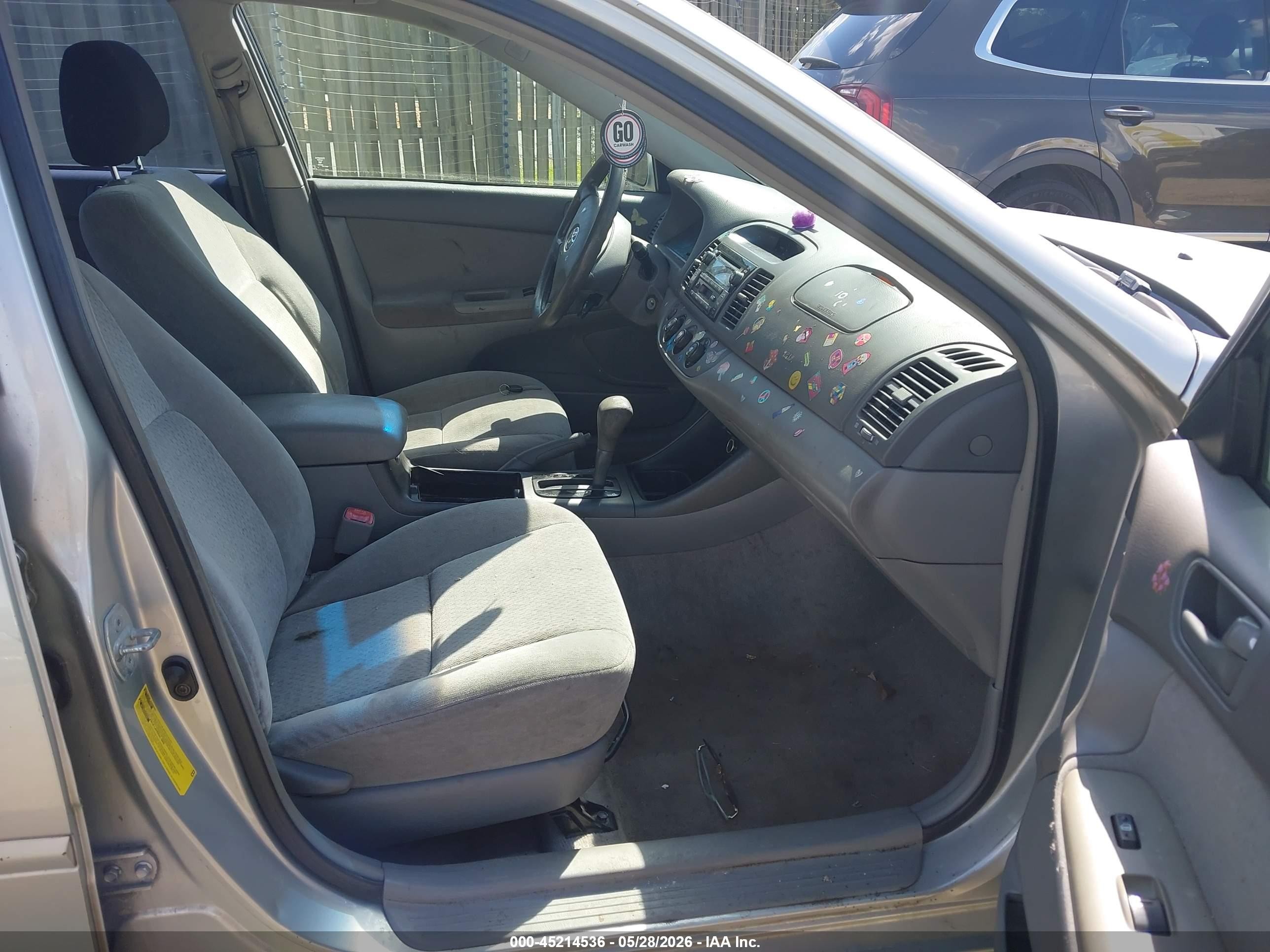 2004 Toyota Camry Le V6 Silver vin: 4T1BF30K14U065041
