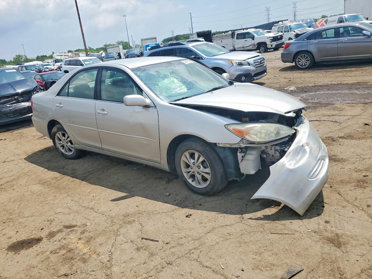 2004 Toyota Camry Le V6 Серебряный vin: 4T1BF30K14U573381