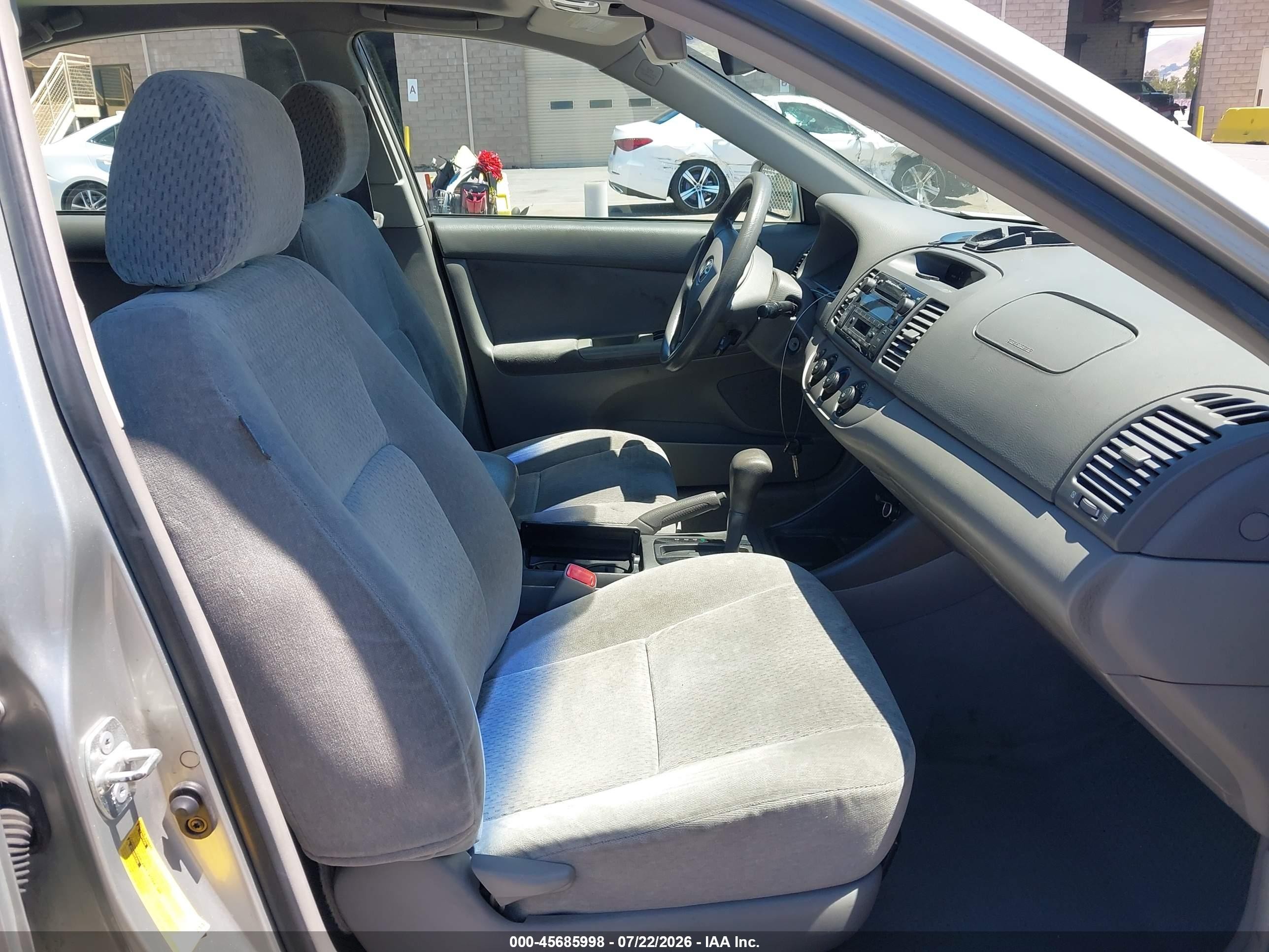 2004 Toyota Camry Le V6 Silver vin: 4T1BF30K14U574854
