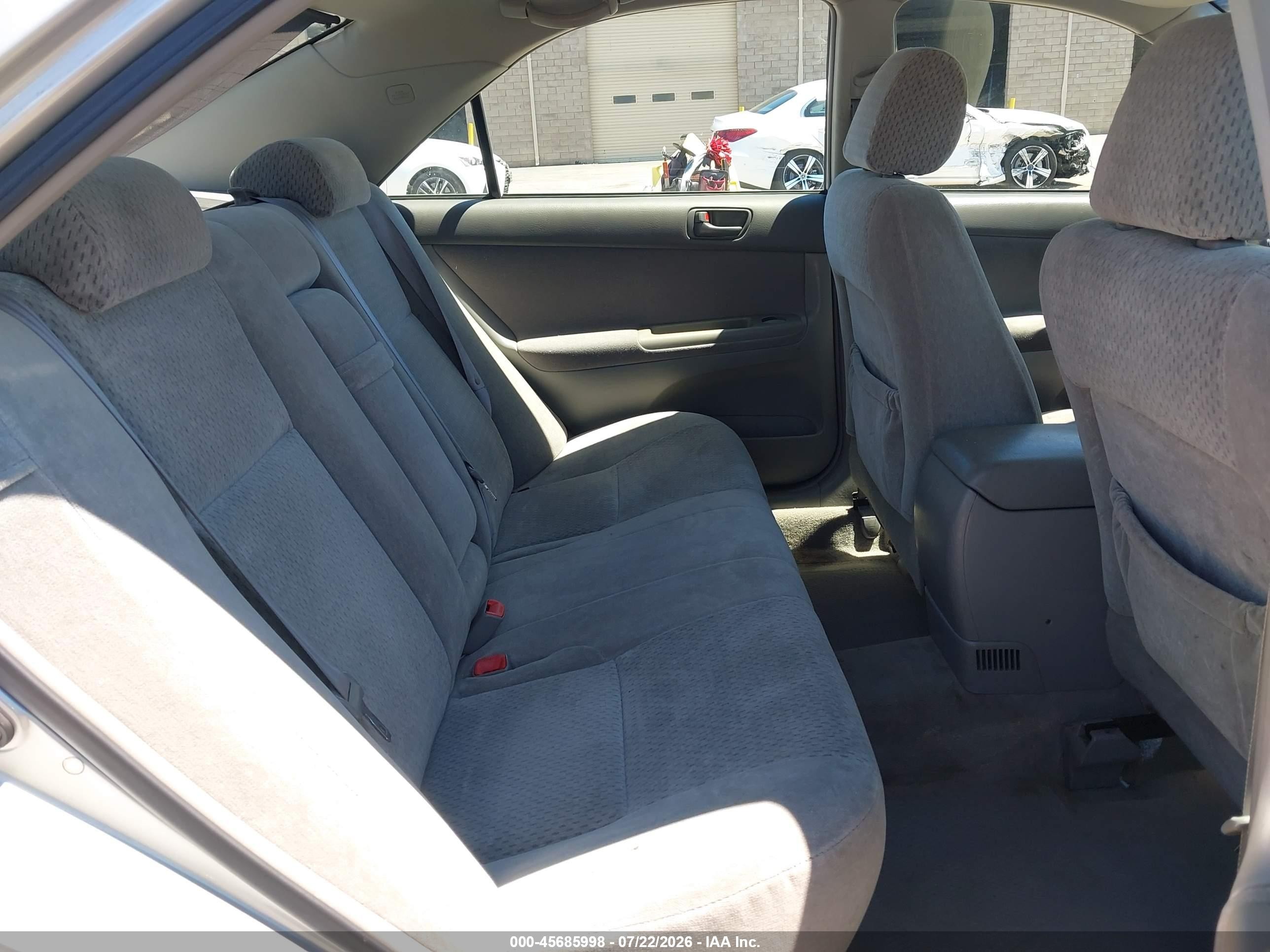 2004 Toyota Camry Le V6 Silver vin: 4T1BF30K14U574854