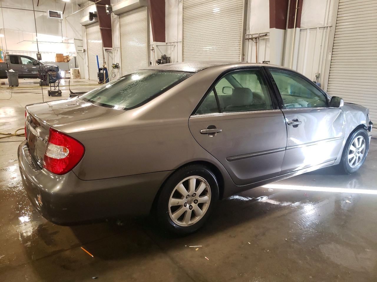 2002 Toyota Camry Le Silver vin: 4T1BF30K22U509752
