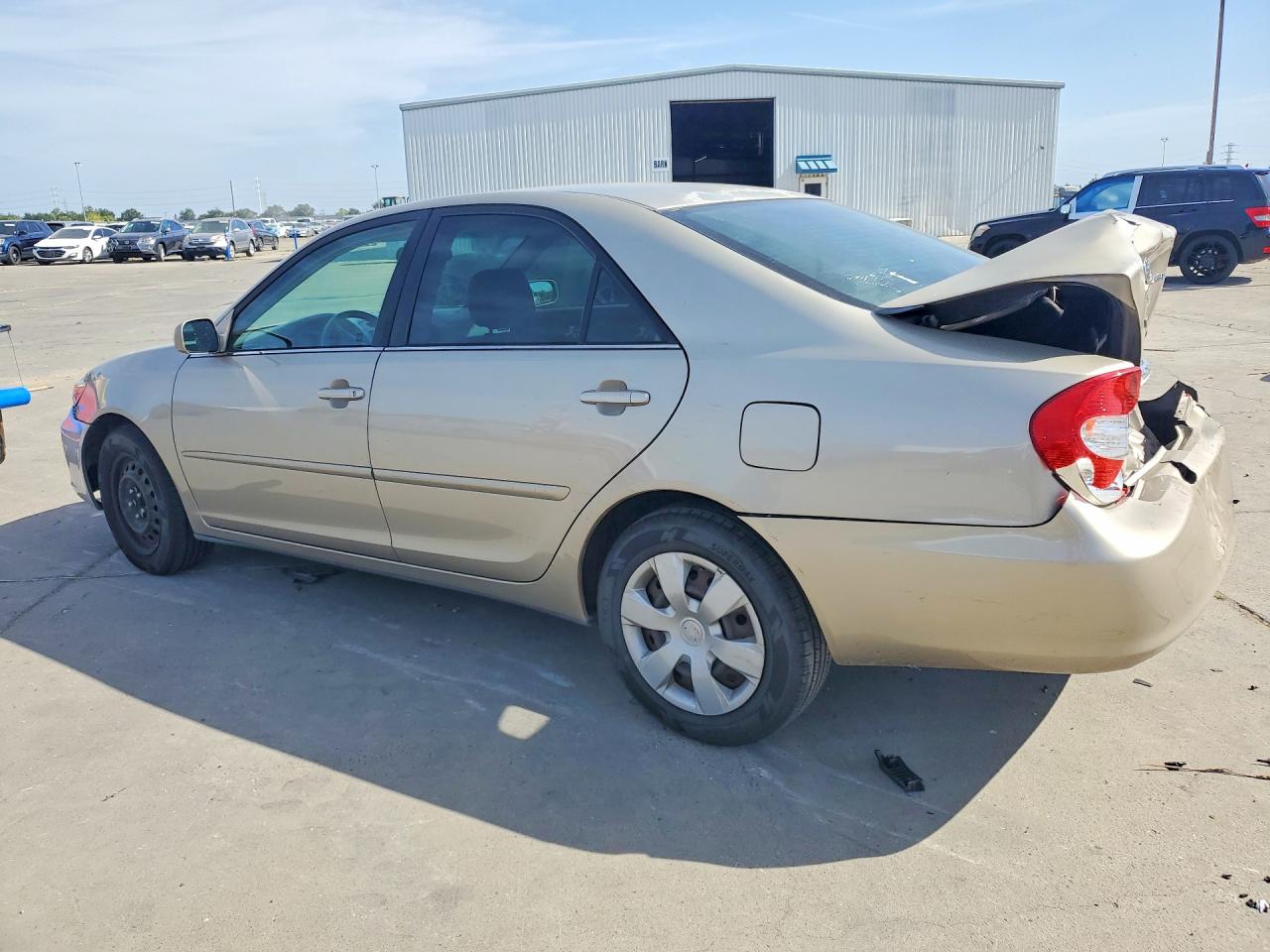 2004 Toyota Camry Le V6 Gold vin: 4T1BF30K24U072807