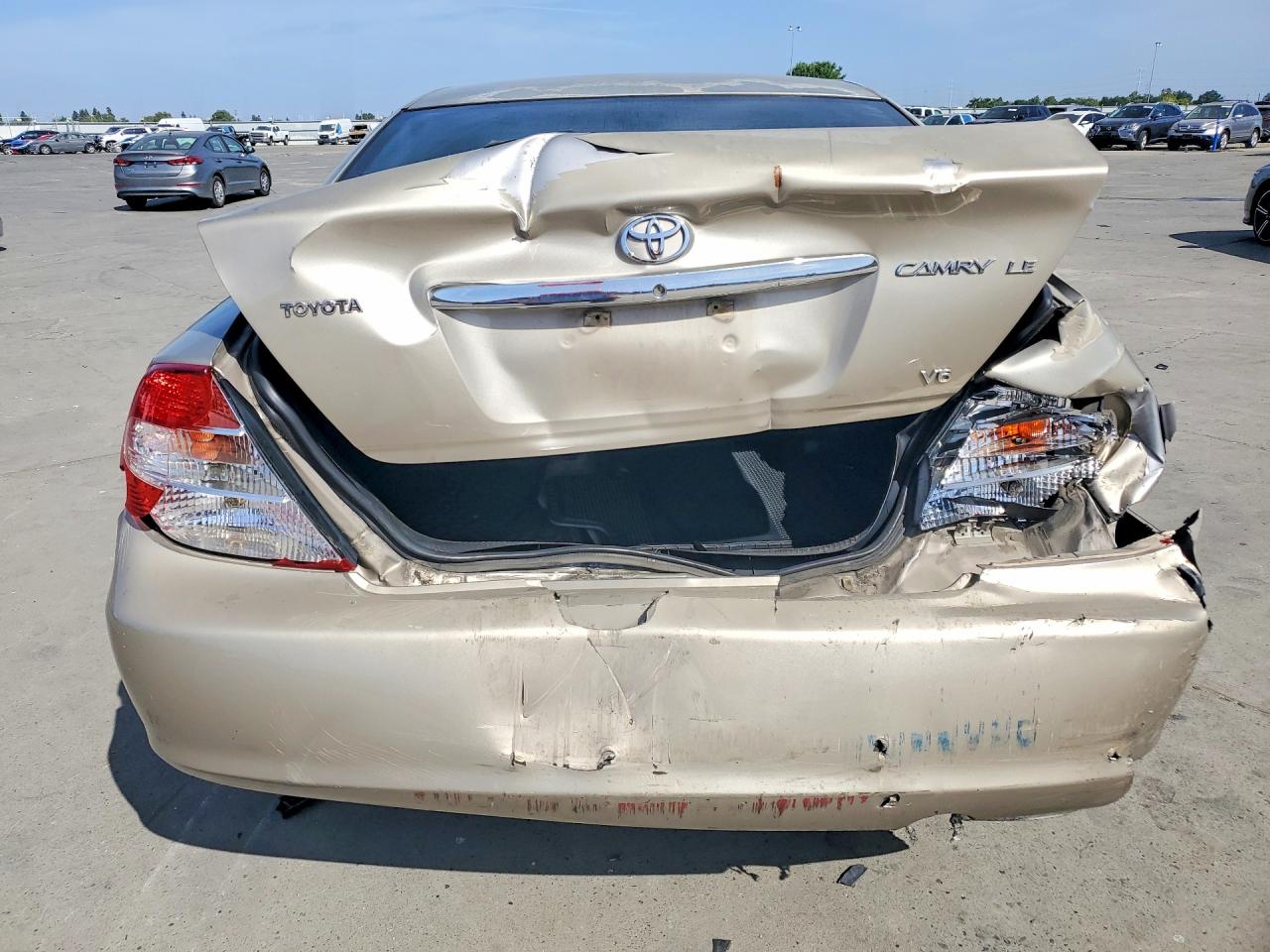2004 Toyota Camry Le V6 Gold vin: 4T1BF30K24U072807