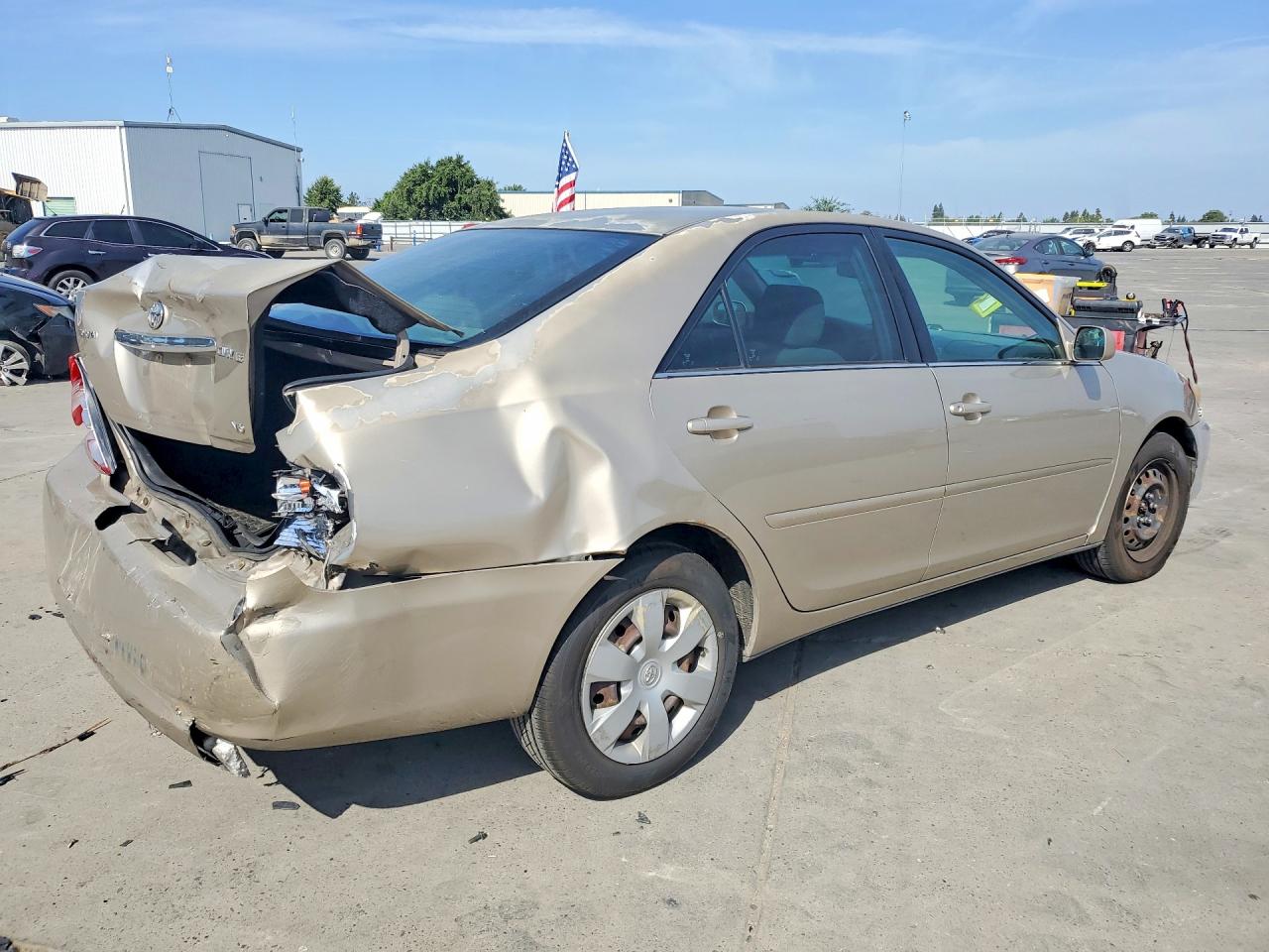 2004 Toyota Camry Le V6 Gold vin: 4T1BF30K24U072807