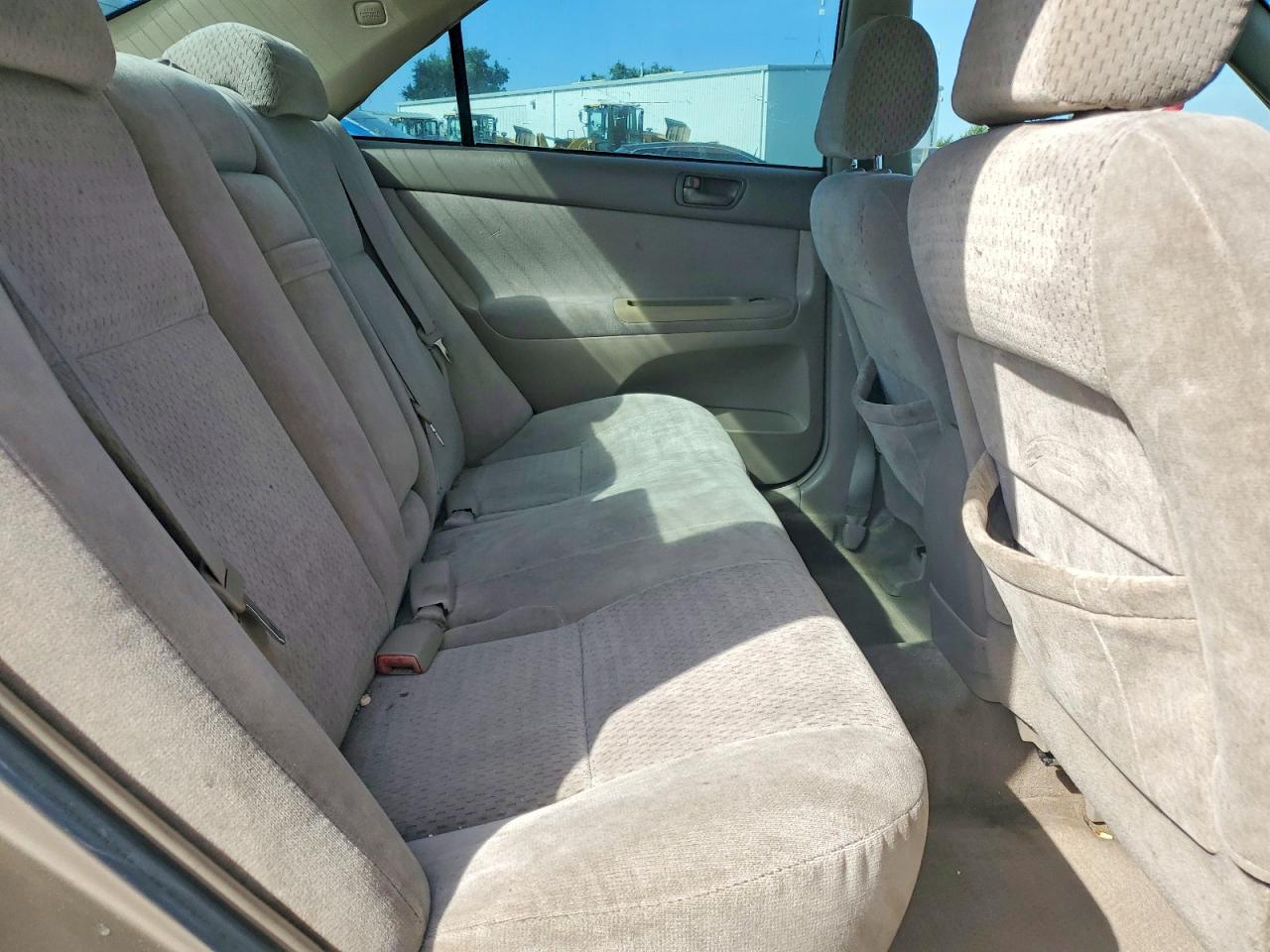 2004 Toyota Camry Le V6 Gold vin: 4T1BF30K24U072807