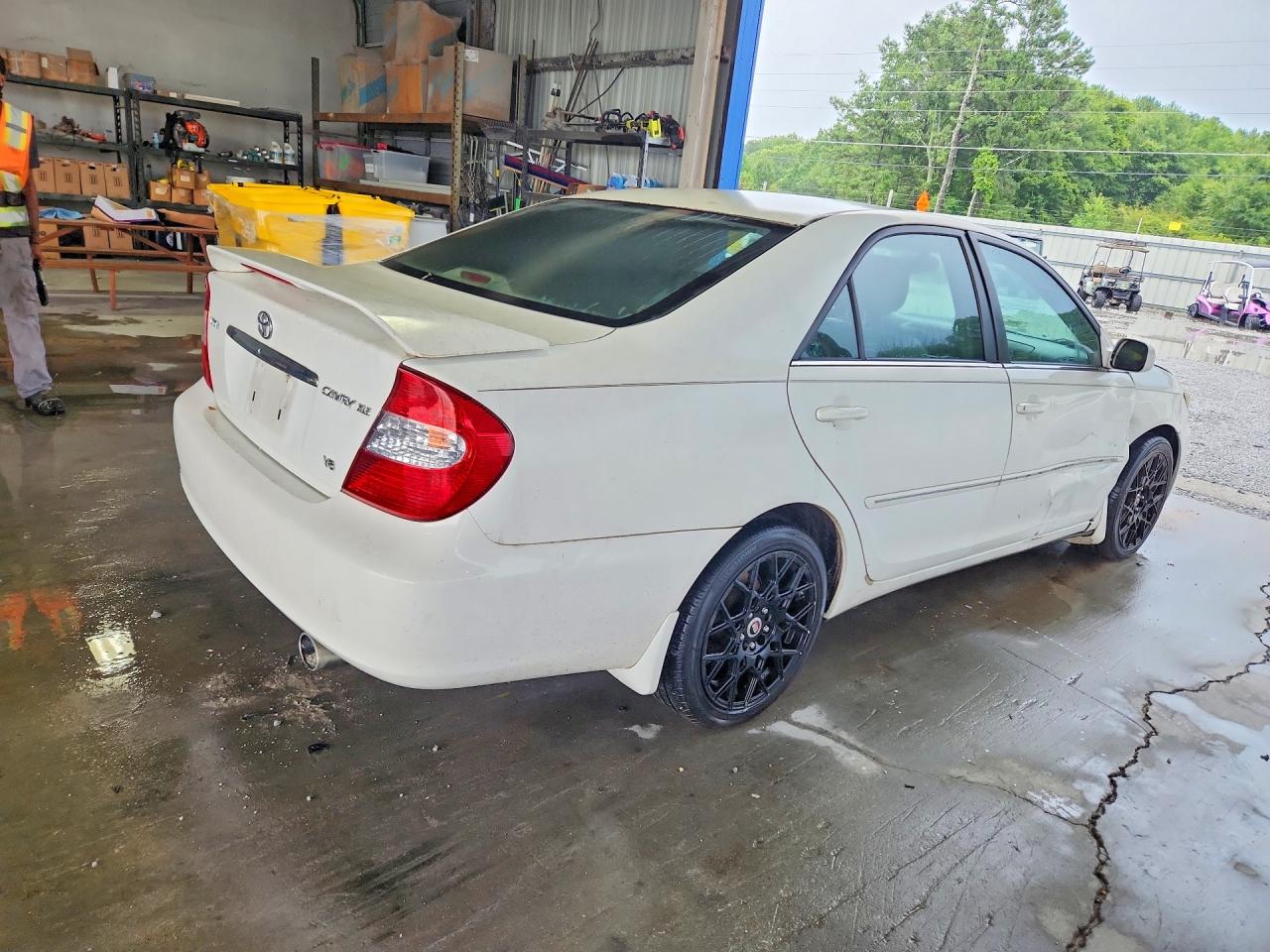 2004 Toyota Camry Xle V6 White vin: 4T1BF30K24U073228