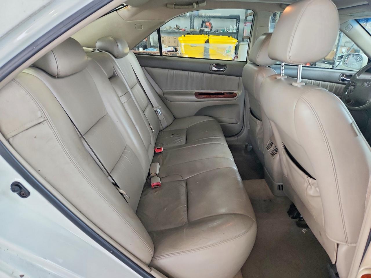 2004 Toyota Camry Xle V6 White vin: 4T1BF30K24U073228
