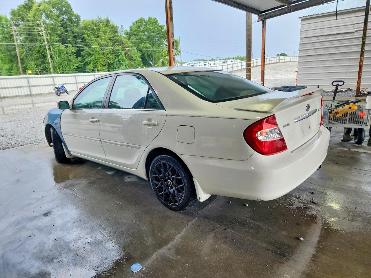2004 Toyota Camry Xle V6 White vin: 4T1BF30K24U073228