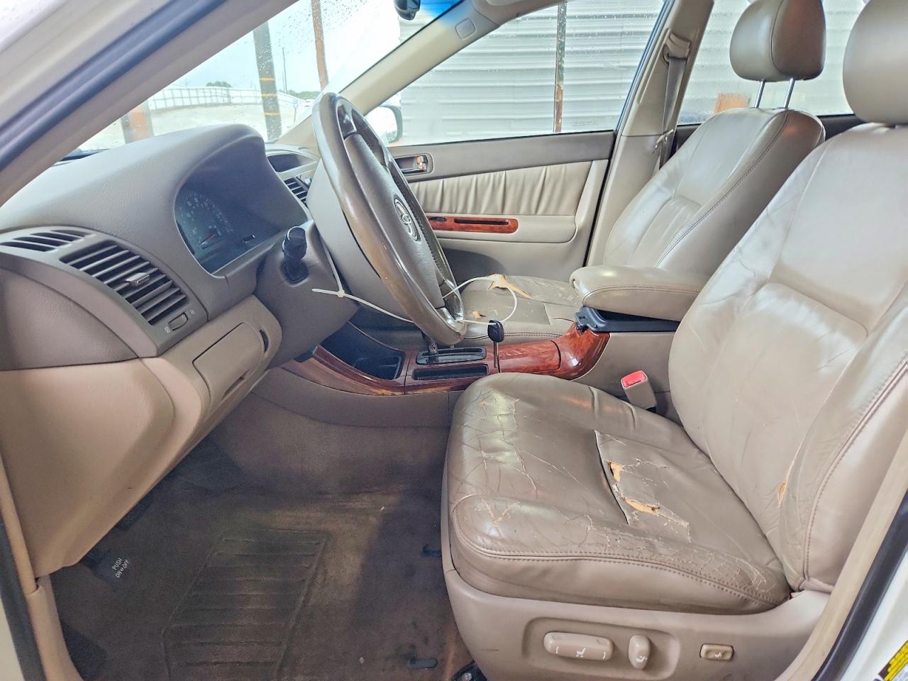 2004 Toyota Camry Xle V6 White vin: 4T1BF30K24U073228