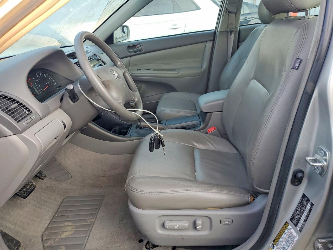 2004 Toyota Camry Le V6 Silver vin: 4T1BF30K24U073830