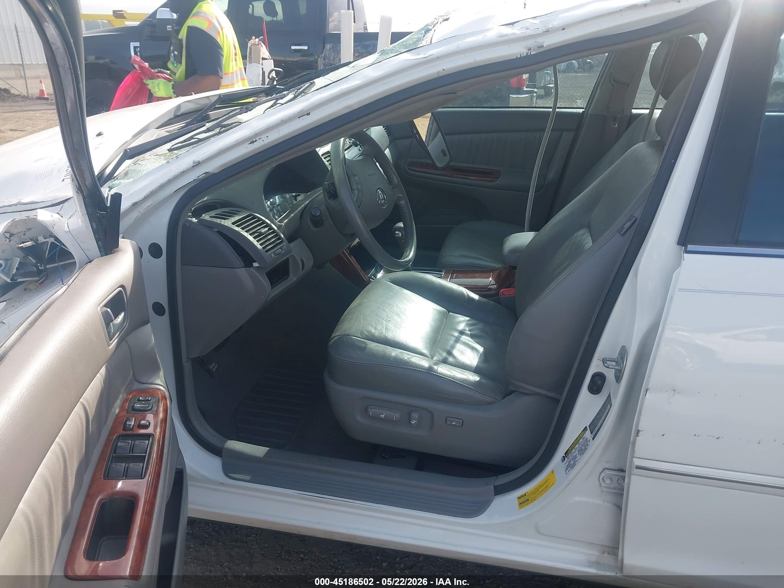 2005 Toyota Camry Xle V6 White vin: 4T1BF30K25U089396