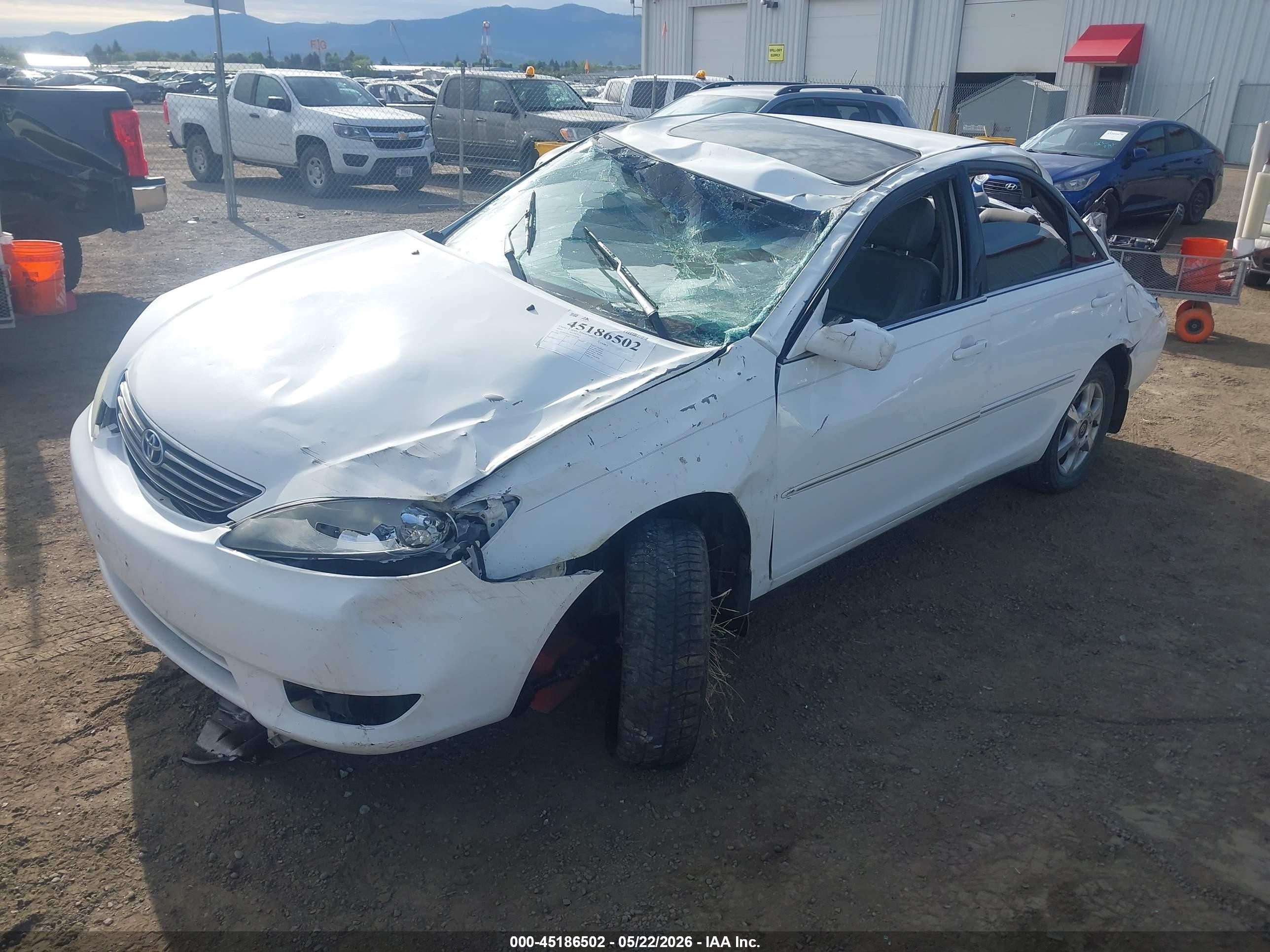 2005 Toyota Camry Xle V6 White vin: 4T1BF30K25U089396