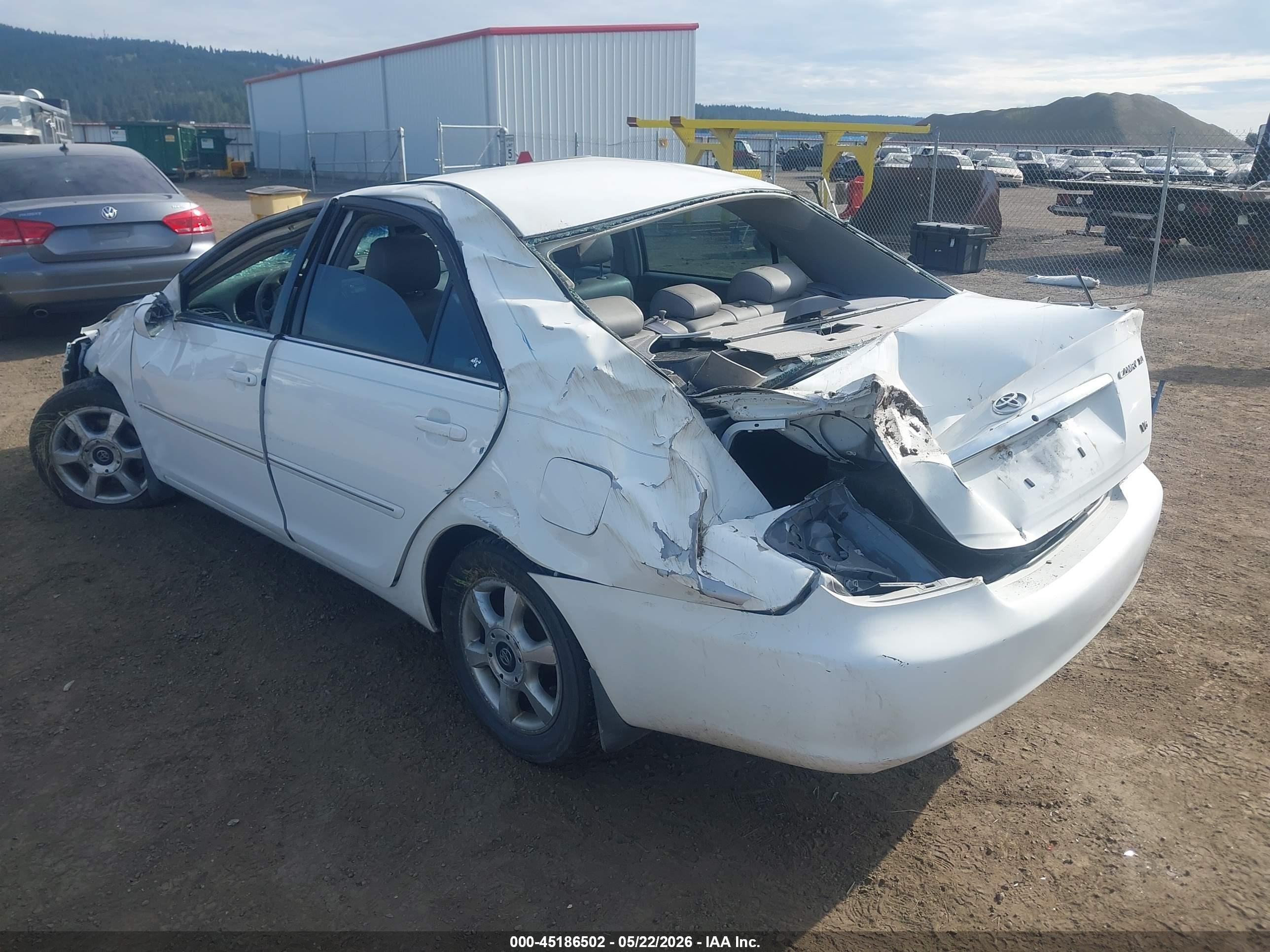 2005 Toyota Camry Xle V6 White vin: 4T1BF30K25U089396