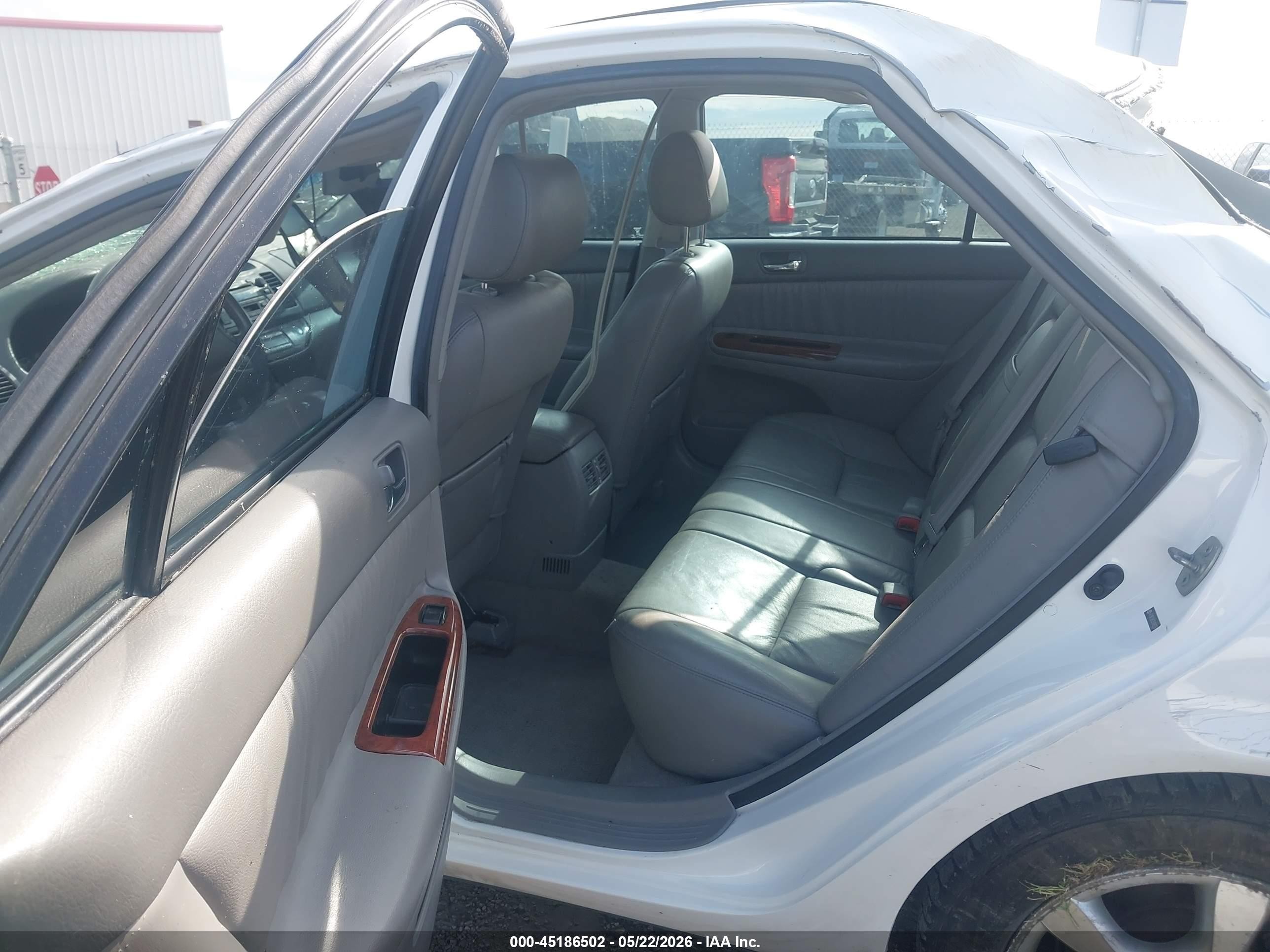 2005 Toyota Camry Xle V6 White vin: 4T1BF30K25U089396