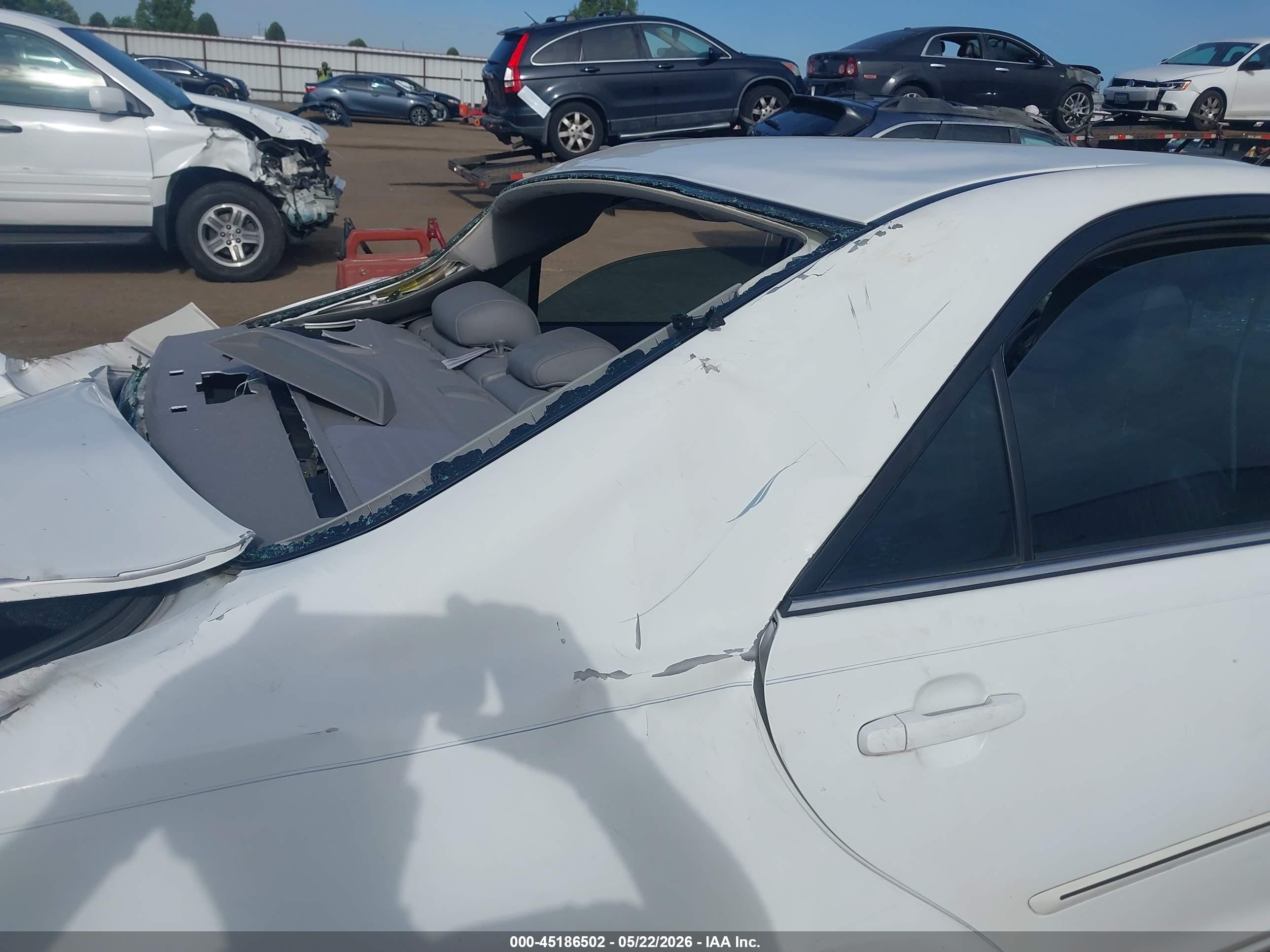 2005 Toyota Camry Xle V6 White vin: 4T1BF30K25U089396