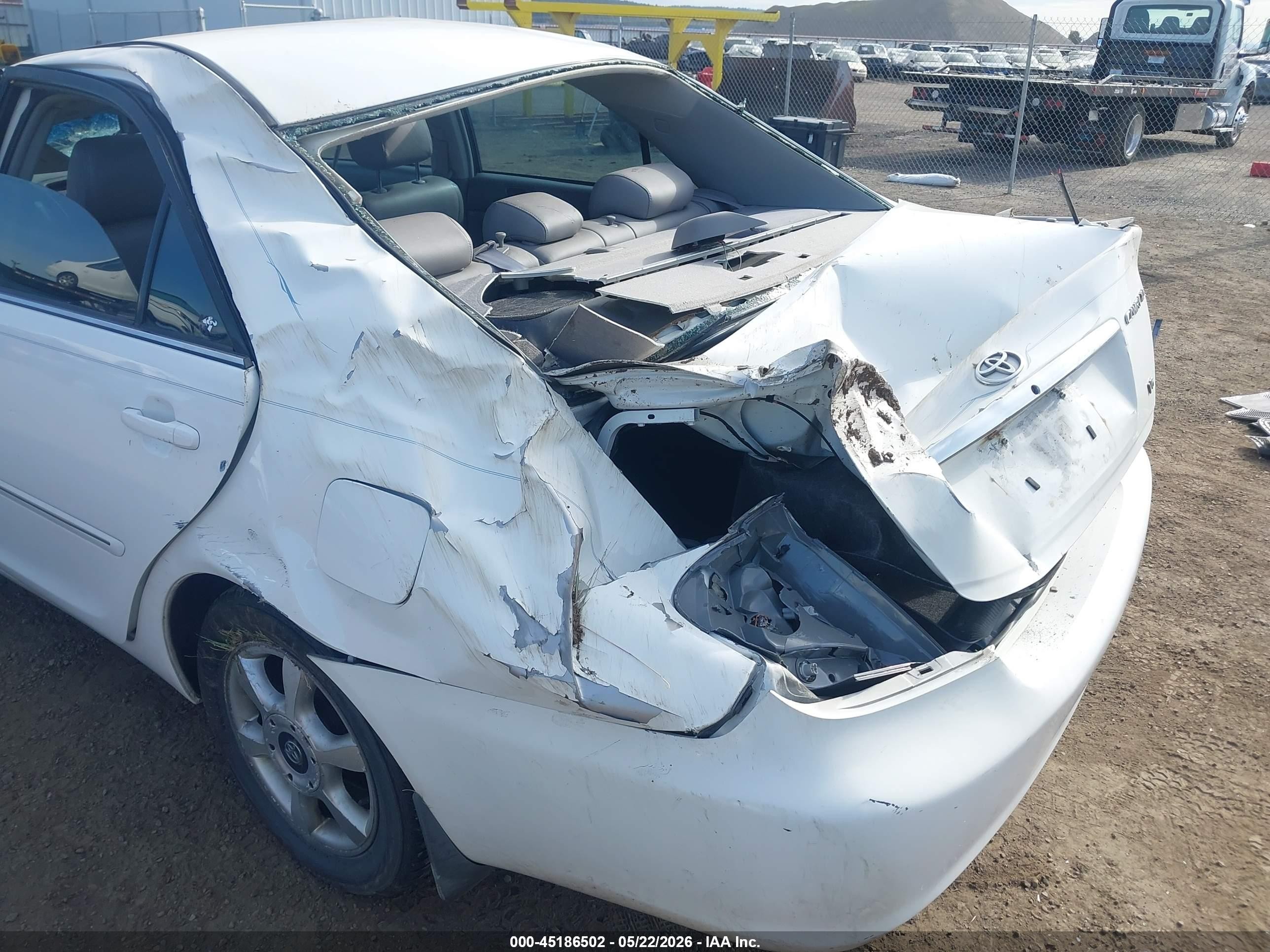 2005 Toyota Camry Xle V6 White vin: 4T1BF30K25U089396