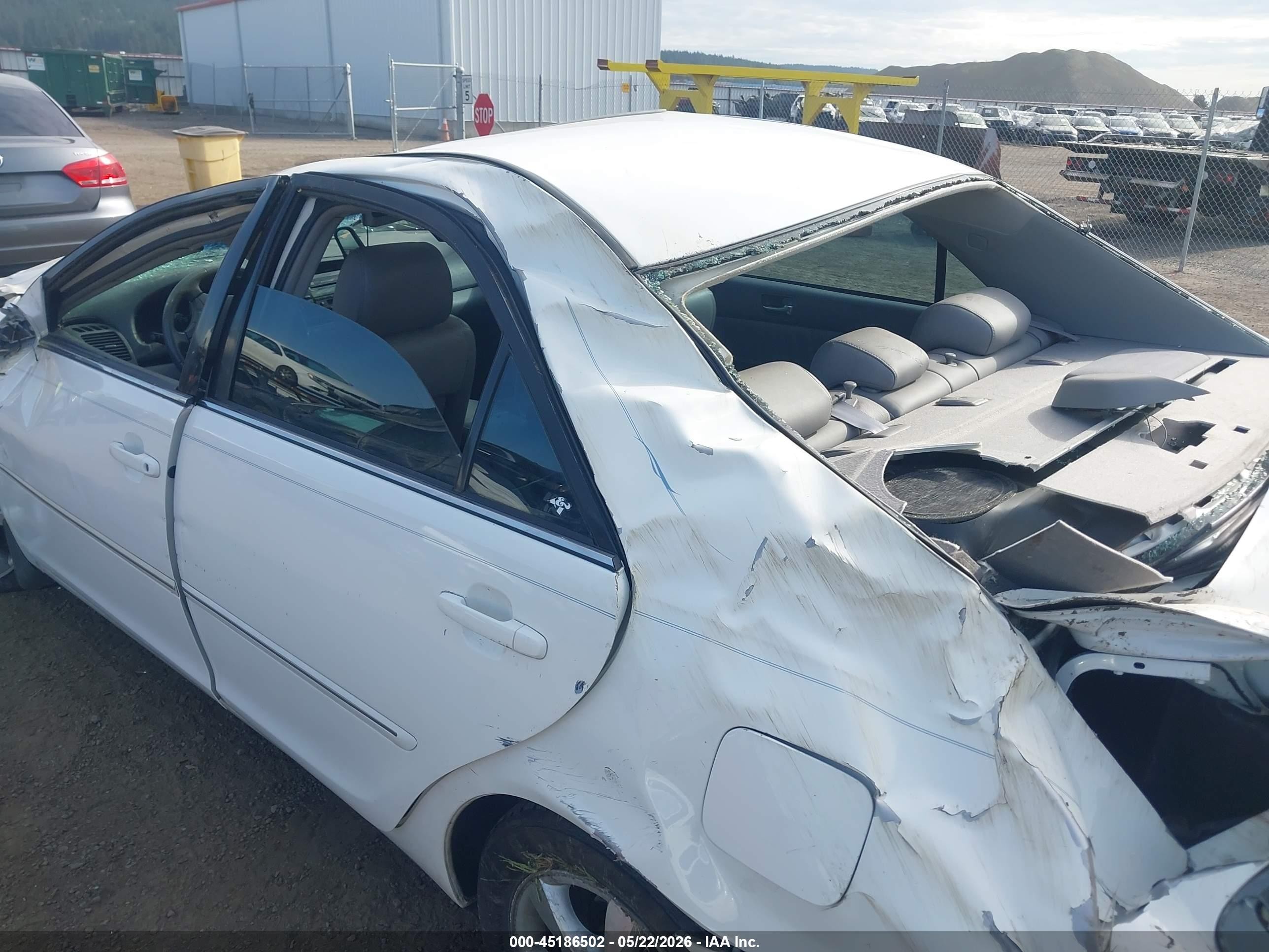 2005 Toyota Camry Xle V6 White vin: 4T1BF30K25U089396