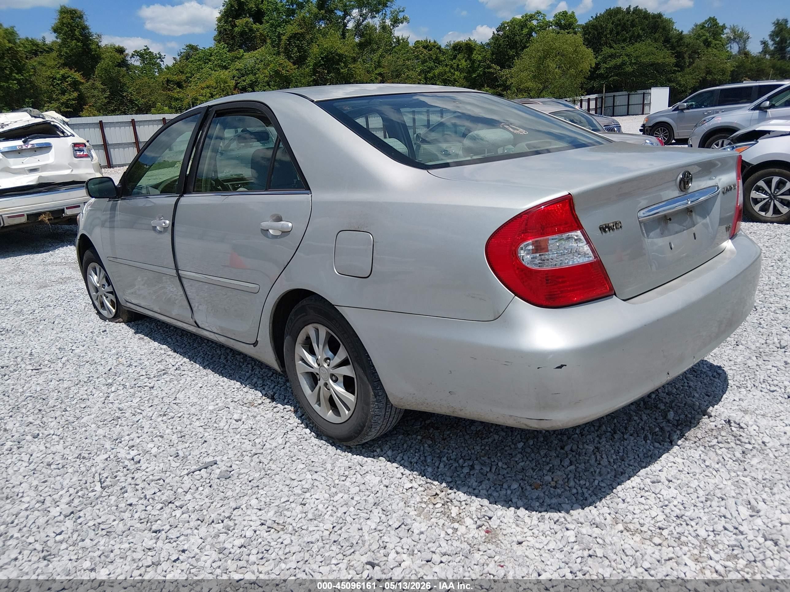 2004 Toyota Camry Le V6 Серебряный vin: 4T1BF30K34U069088
