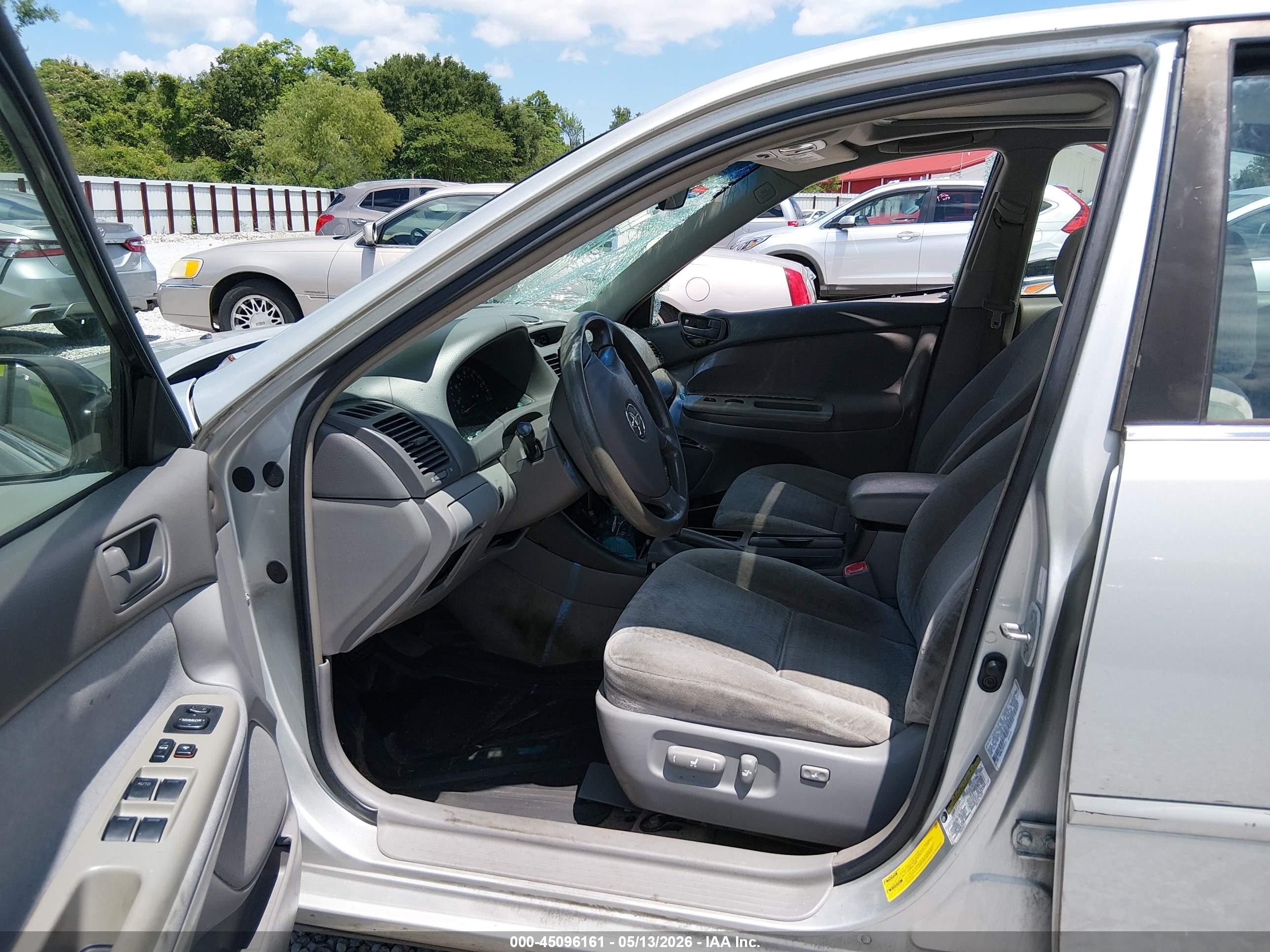 2004 Toyota Camry Le V6 Серебряный vin: 4T1BF30K34U069088