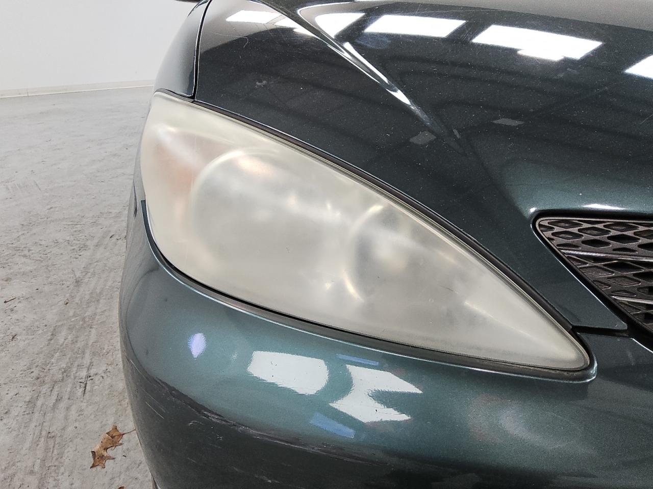 2004 Toyota Camry Xle V6 Green vin: 4T1BF30K34U074176 Damage: Right Head Lamp, Faded, Acceptable