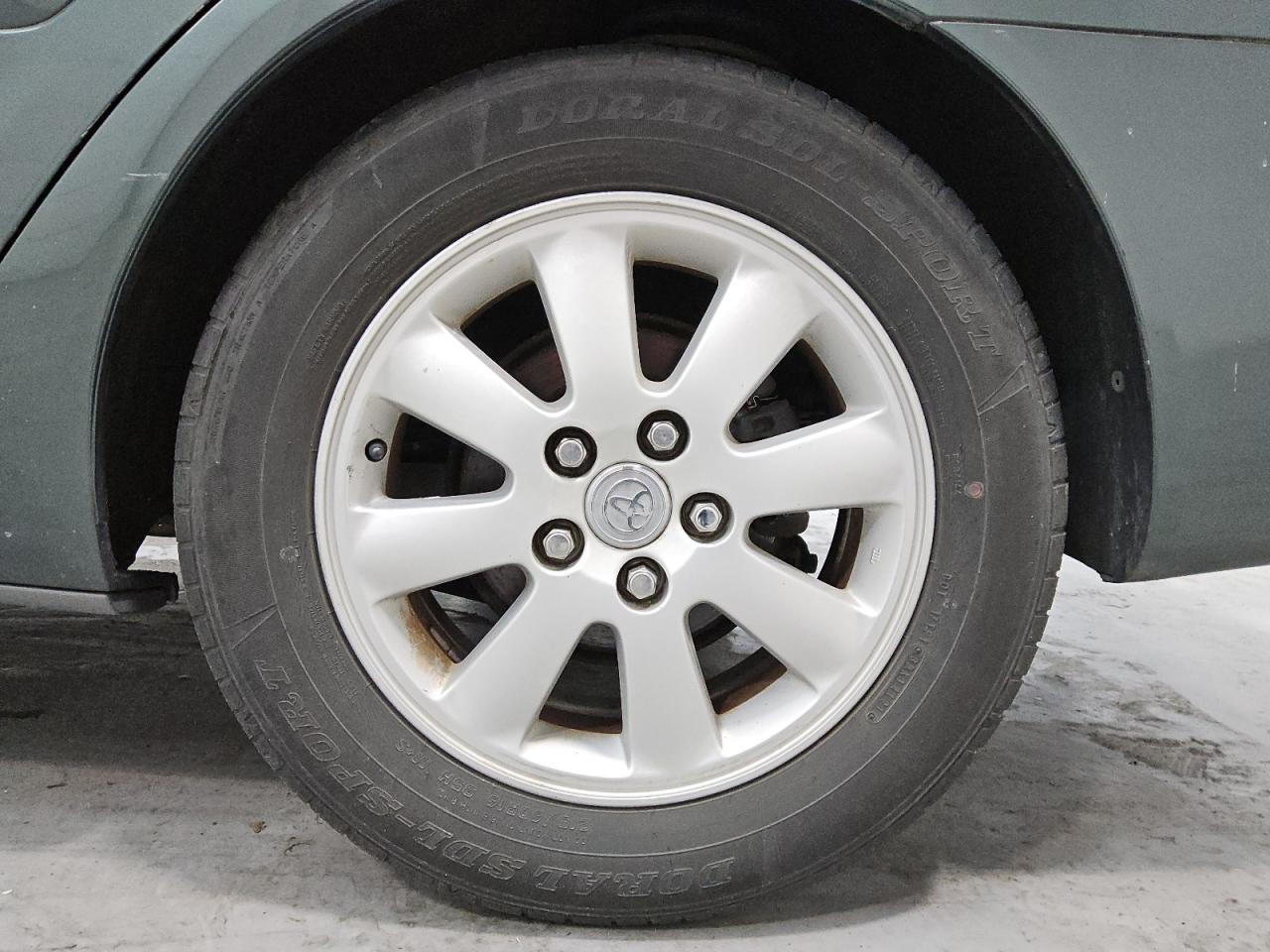 2004 Toyota Camry Xle V6 Green vin: 4T1BF30K34U074176 Damage: Left Front Wheel, Curb Rash, 1 To 2 Inches