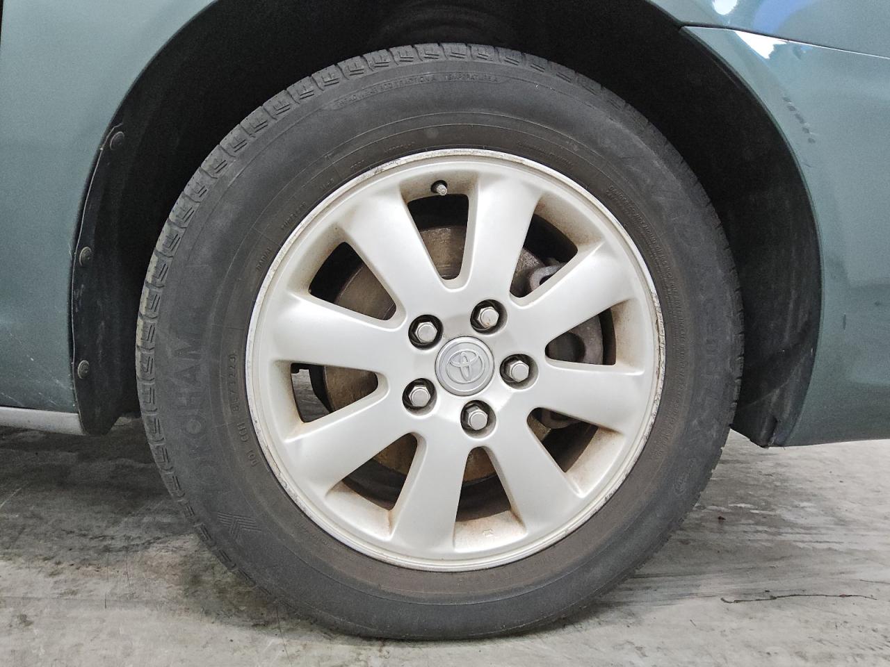2004 Toyota Camry Xle V6 Green vin: 4T1BF30K34U074176 Damage: Right Front Wheel, Curb Rash, > 12 Inches