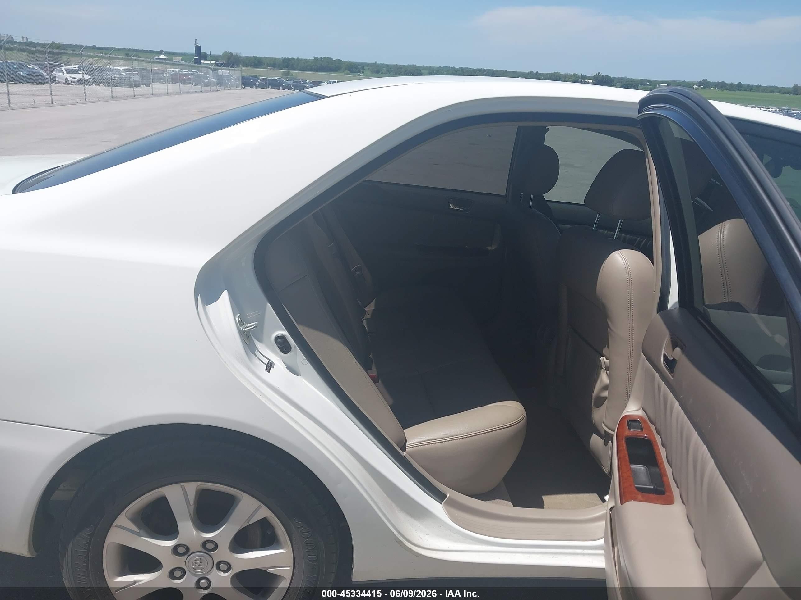 2006 Toyota Camry Xle V6 White vin: 4T1BF30K36U621515