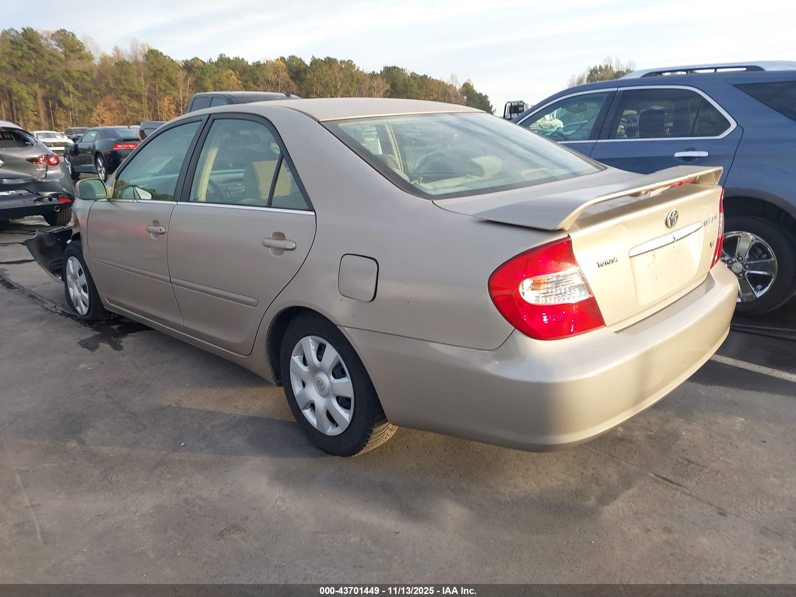 2002 Toyota Camry Le V6 Gold vin: 4T1BF30K42U016106