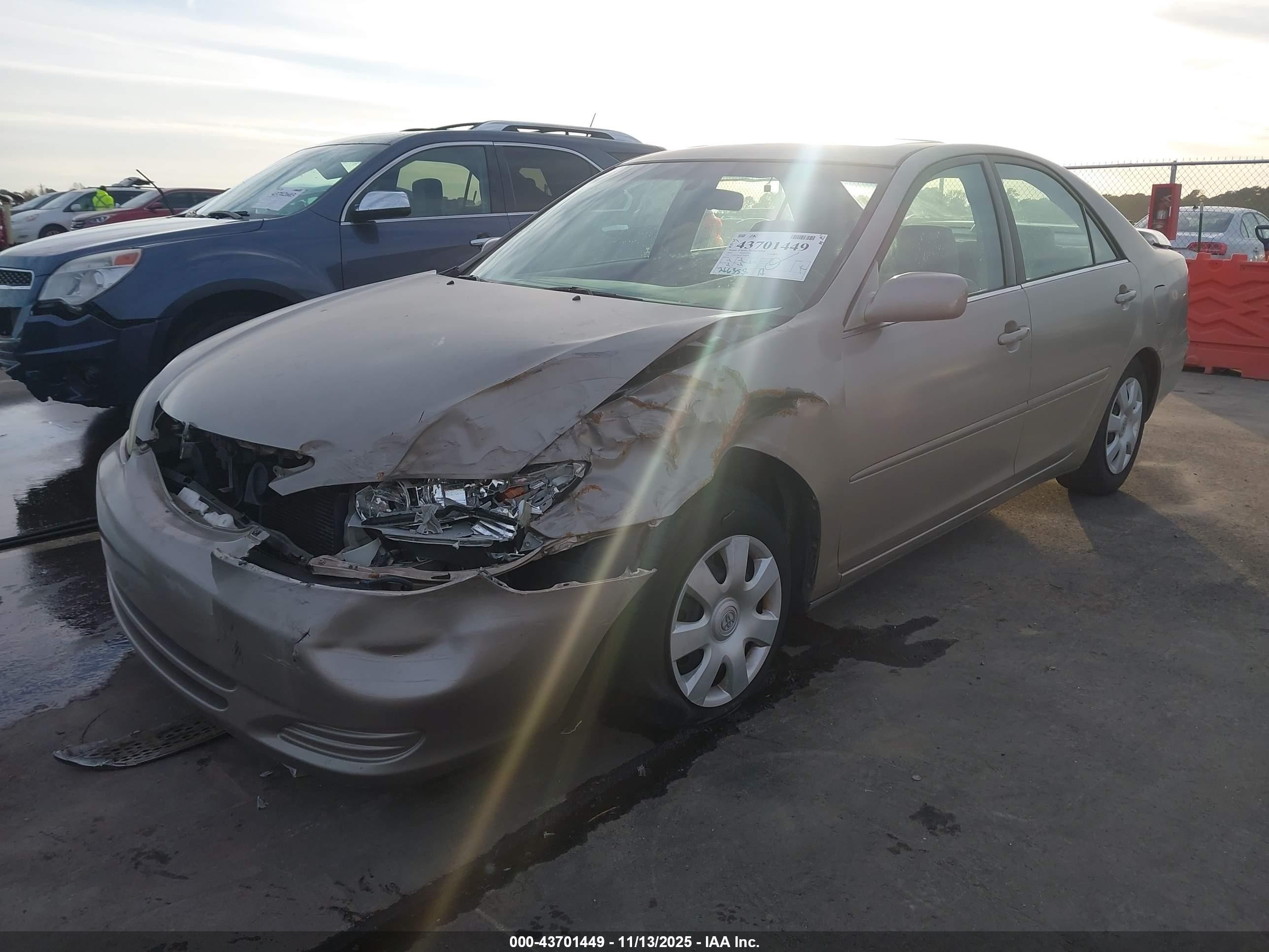 2002 Toyota Camry Le V6 Gold vin: 4T1BF30K42U016106
