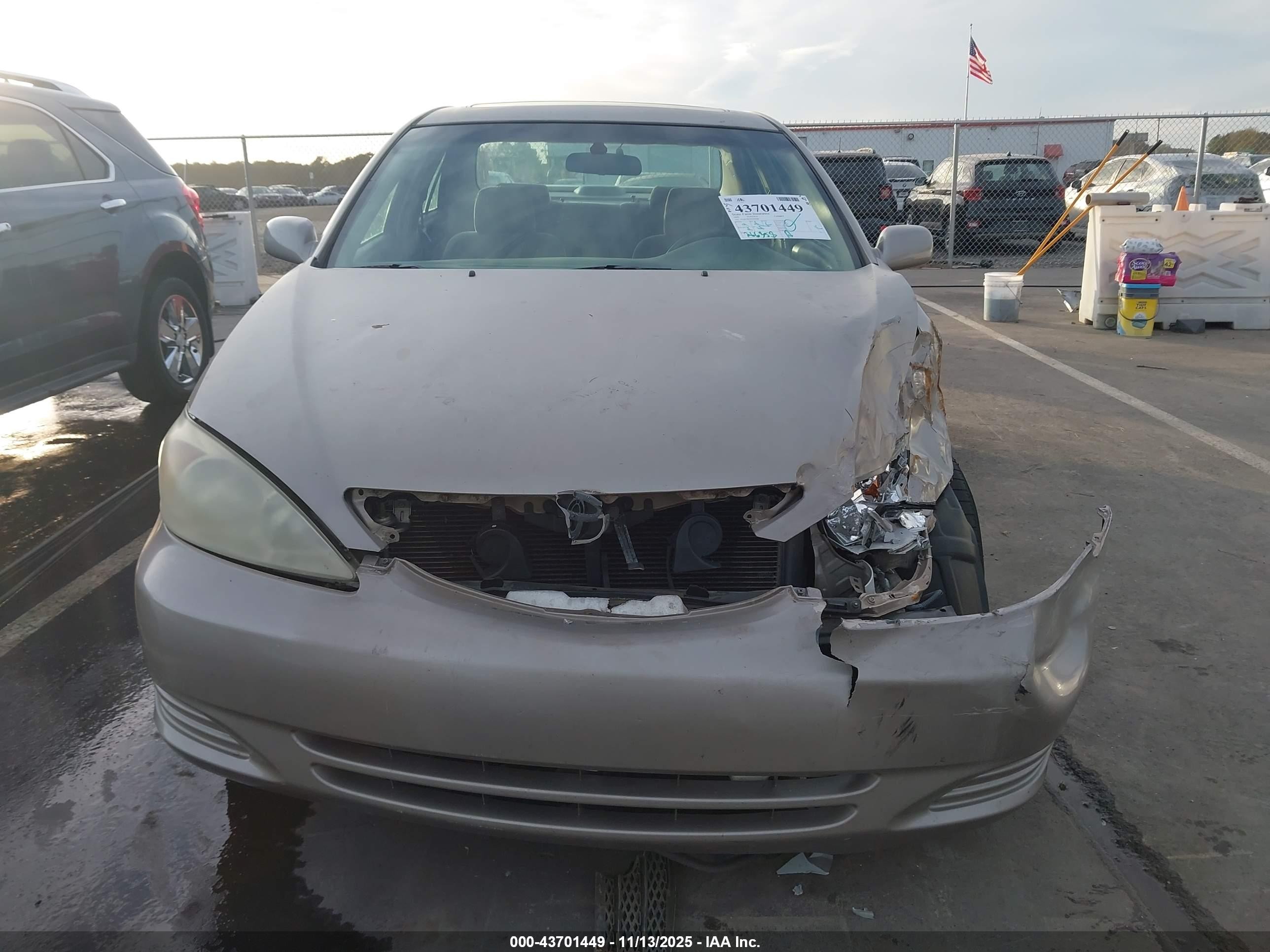 2002 Toyota Camry Le V6 Gold vin: 4T1BF30K42U016106
