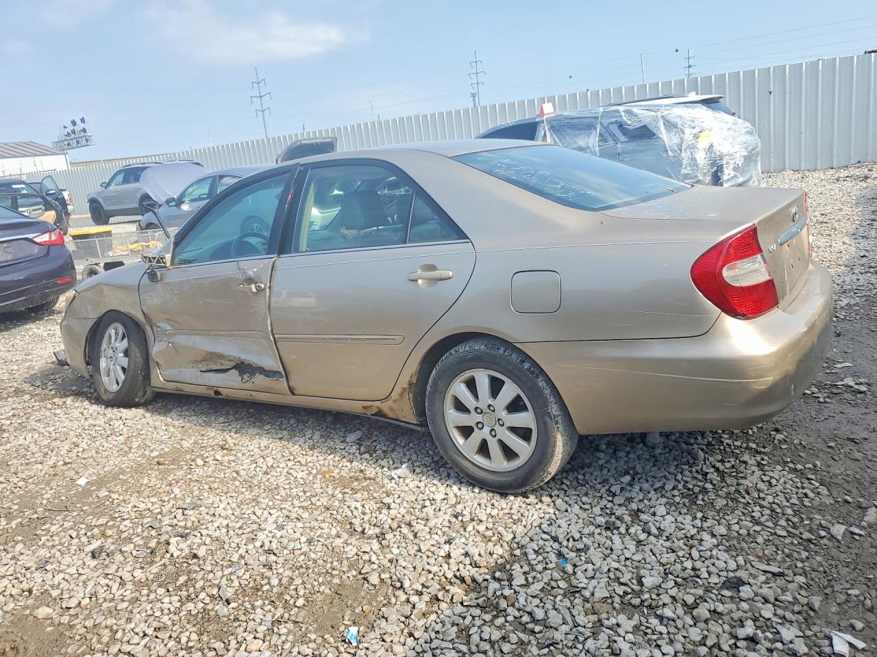2002 Toyota Camry Xle V6 Gold vin: 4T1BF30K42U503094