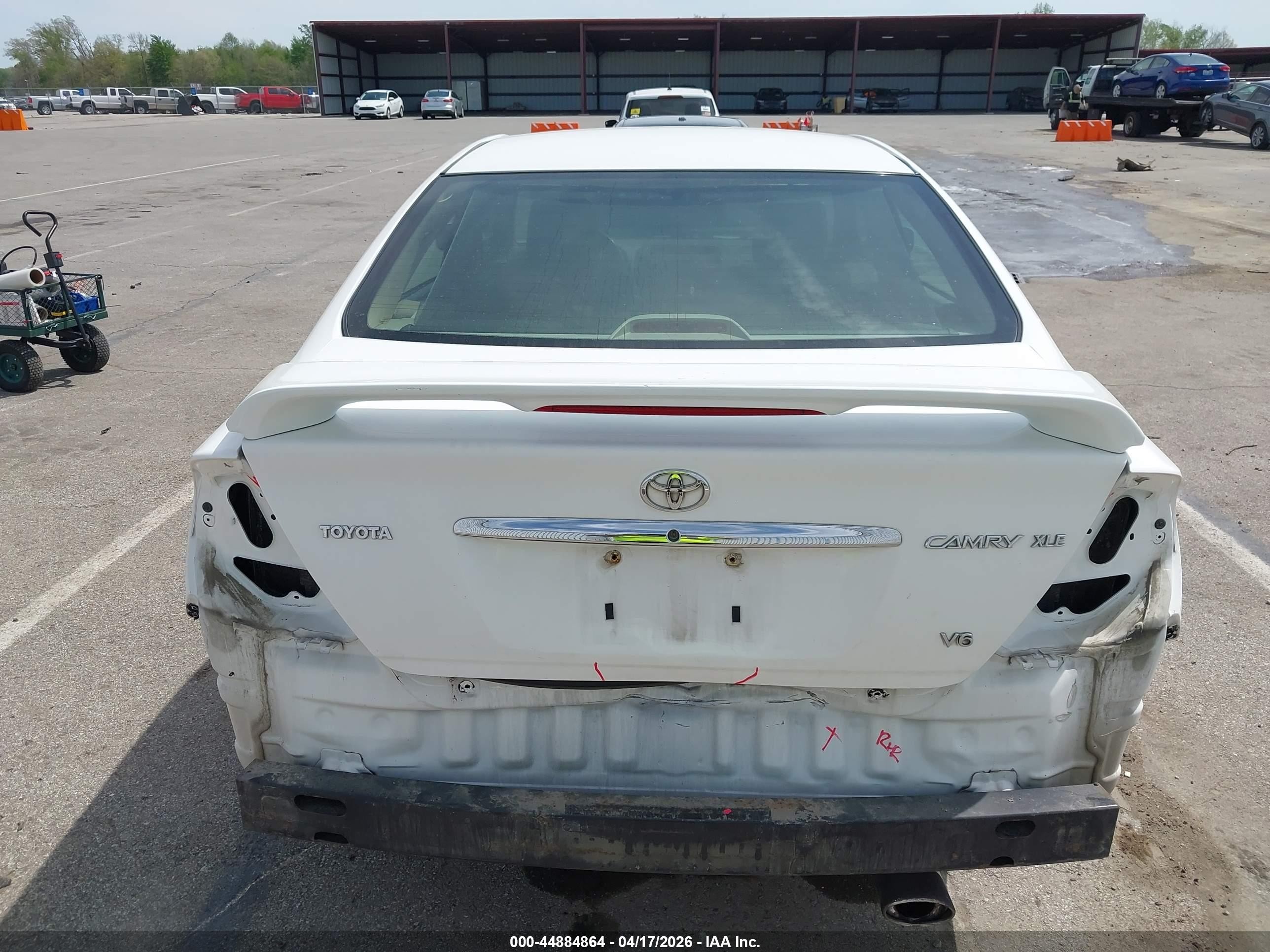 2004 Toyota Camry Xle V6 White vin: 4T1BF30K44U063333