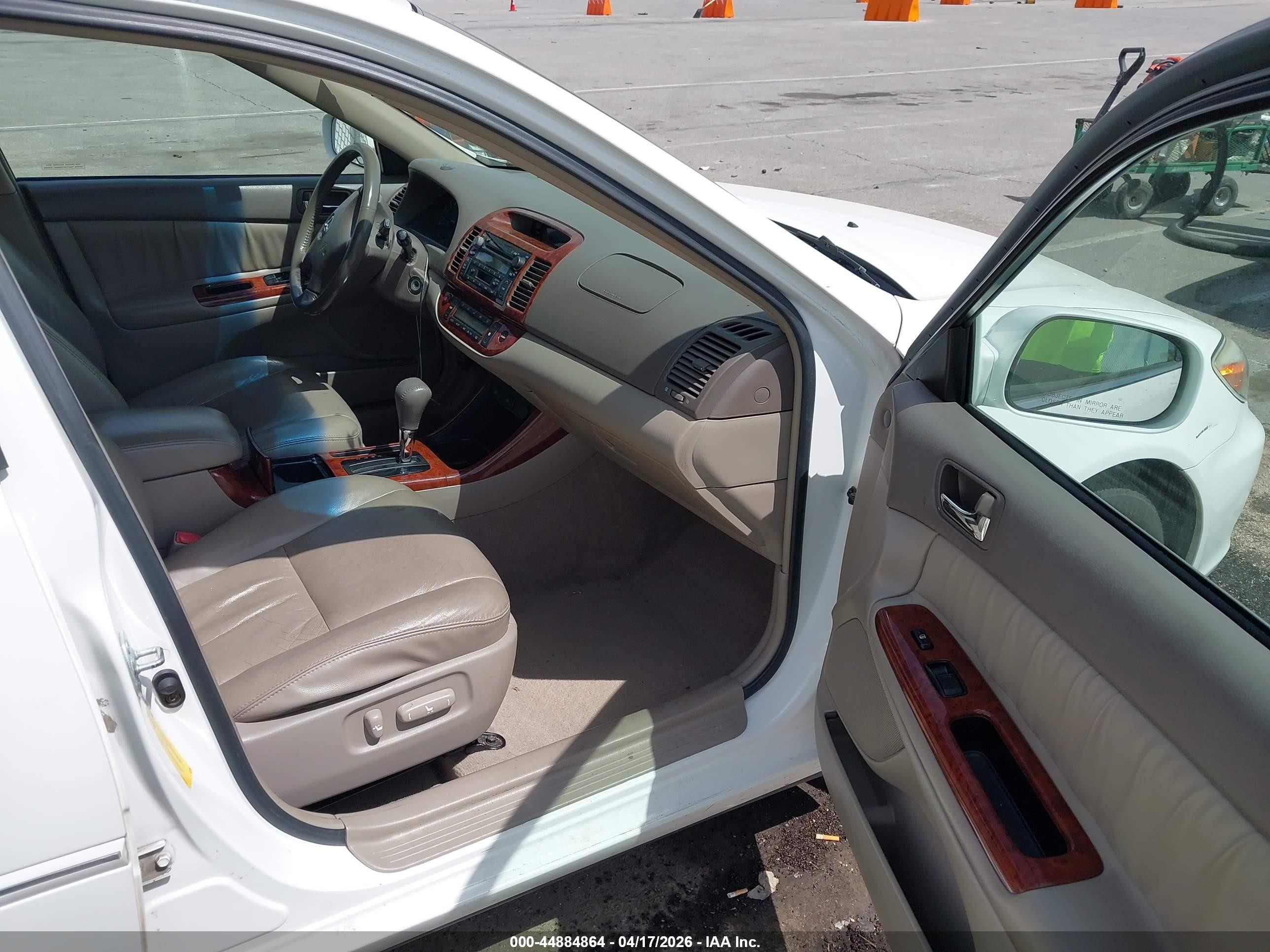 2004 Toyota Camry Xle V6 White vin: 4T1BF30K44U063333