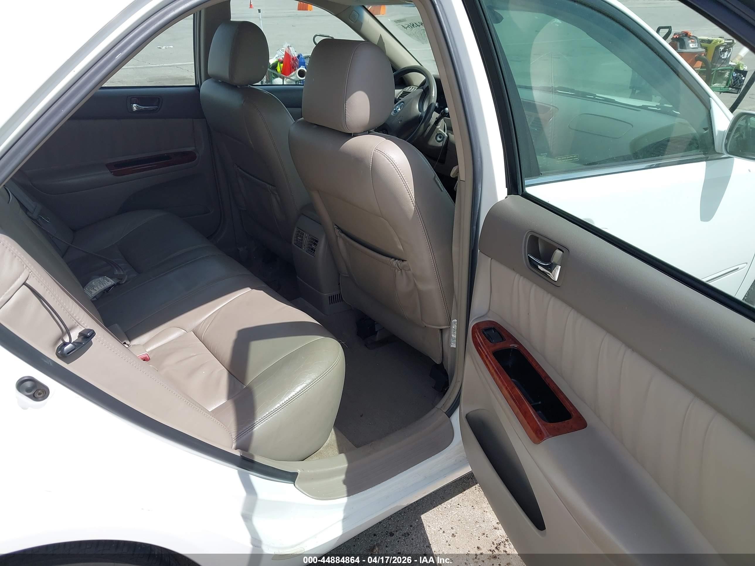 2004 Toyota Camry Xle V6 White vin: 4T1BF30K44U063333