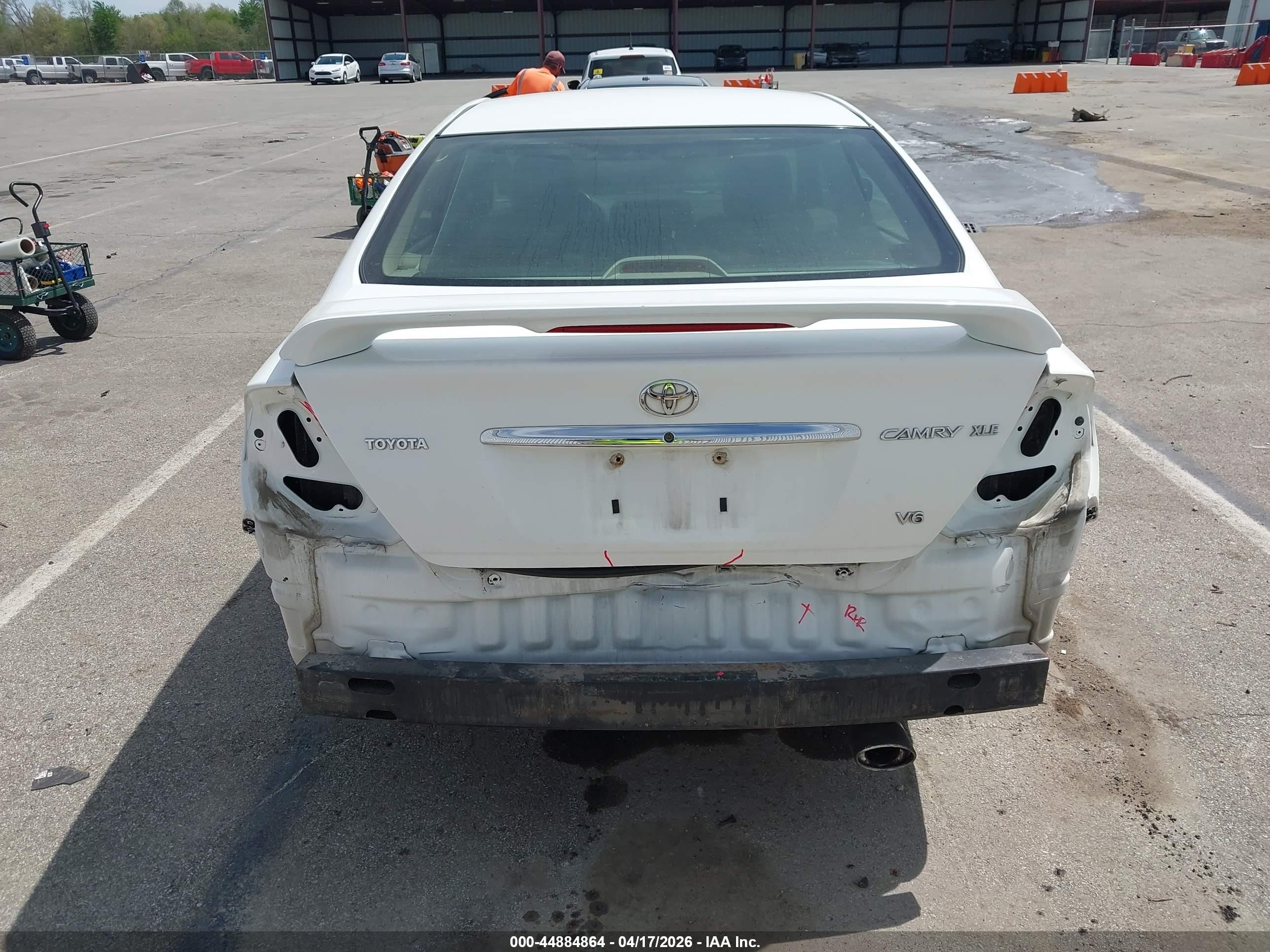 2004 Toyota Camry Xle V6 White vin: 4T1BF30K44U063333
