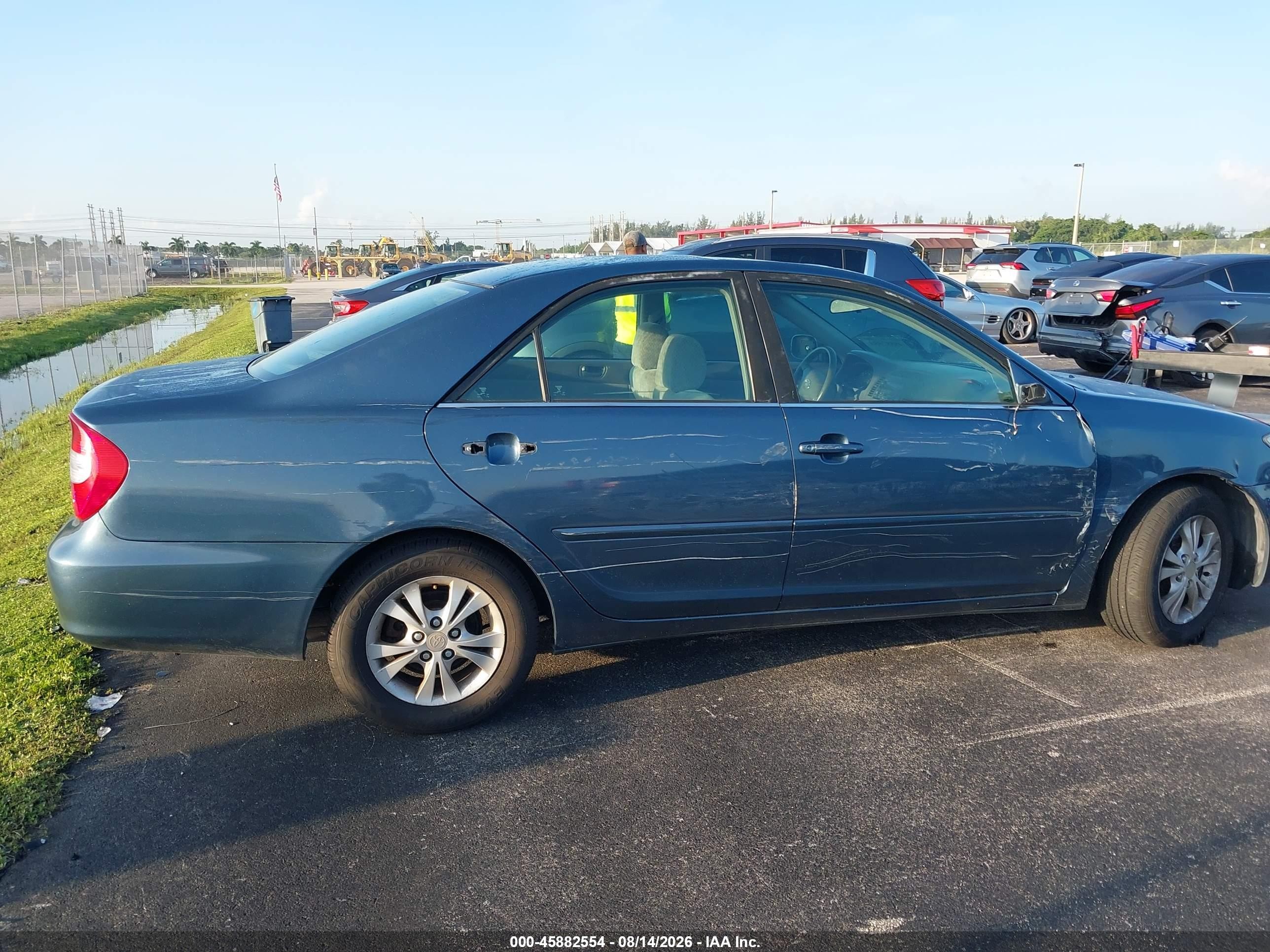 2004 Toyota Camry Le V6 Blue vin: 4T1BF30K44U570376