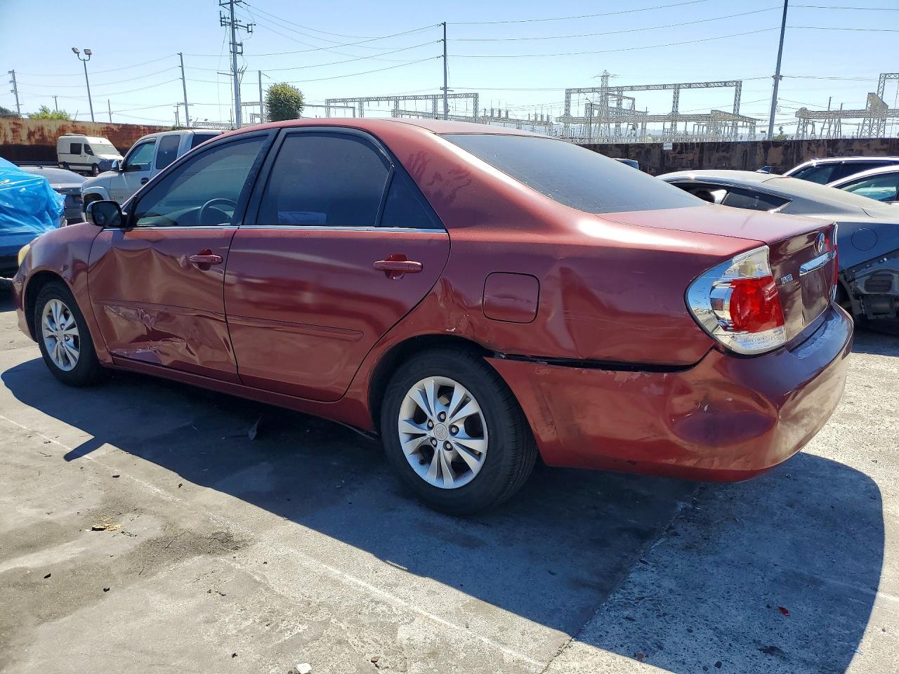 2005 Toyota Camry Le V6 Red vin: 4T1BF30K45U097998