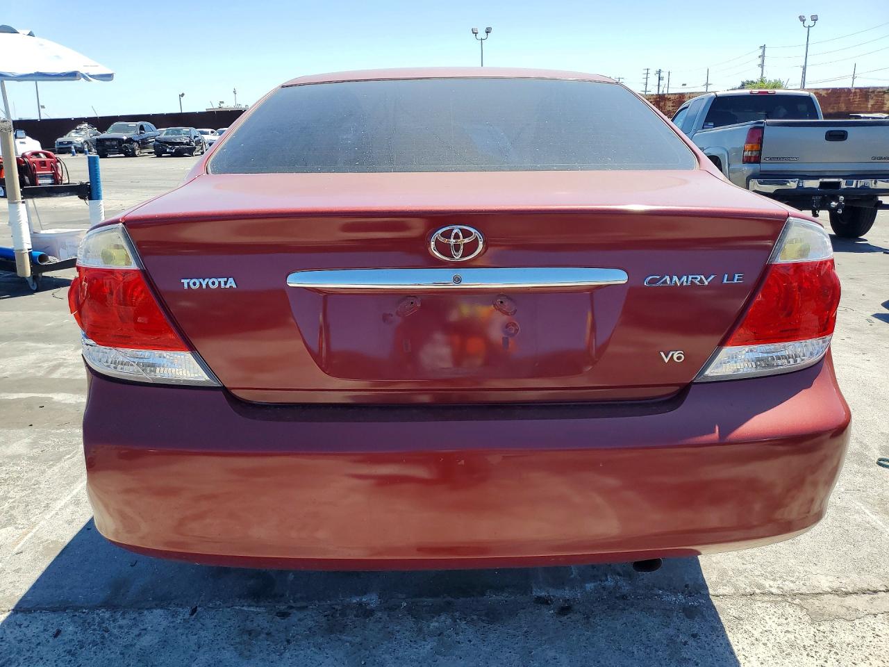 2005 Toyota Camry Le V6 Red vin: 4T1BF30K45U097998