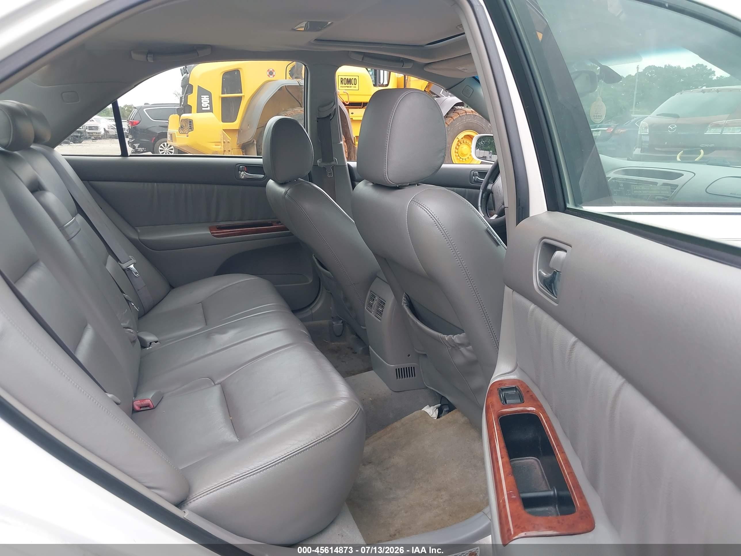 2005 Toyota Camry Xle V6 White vin: 4T1BF30K45U611090