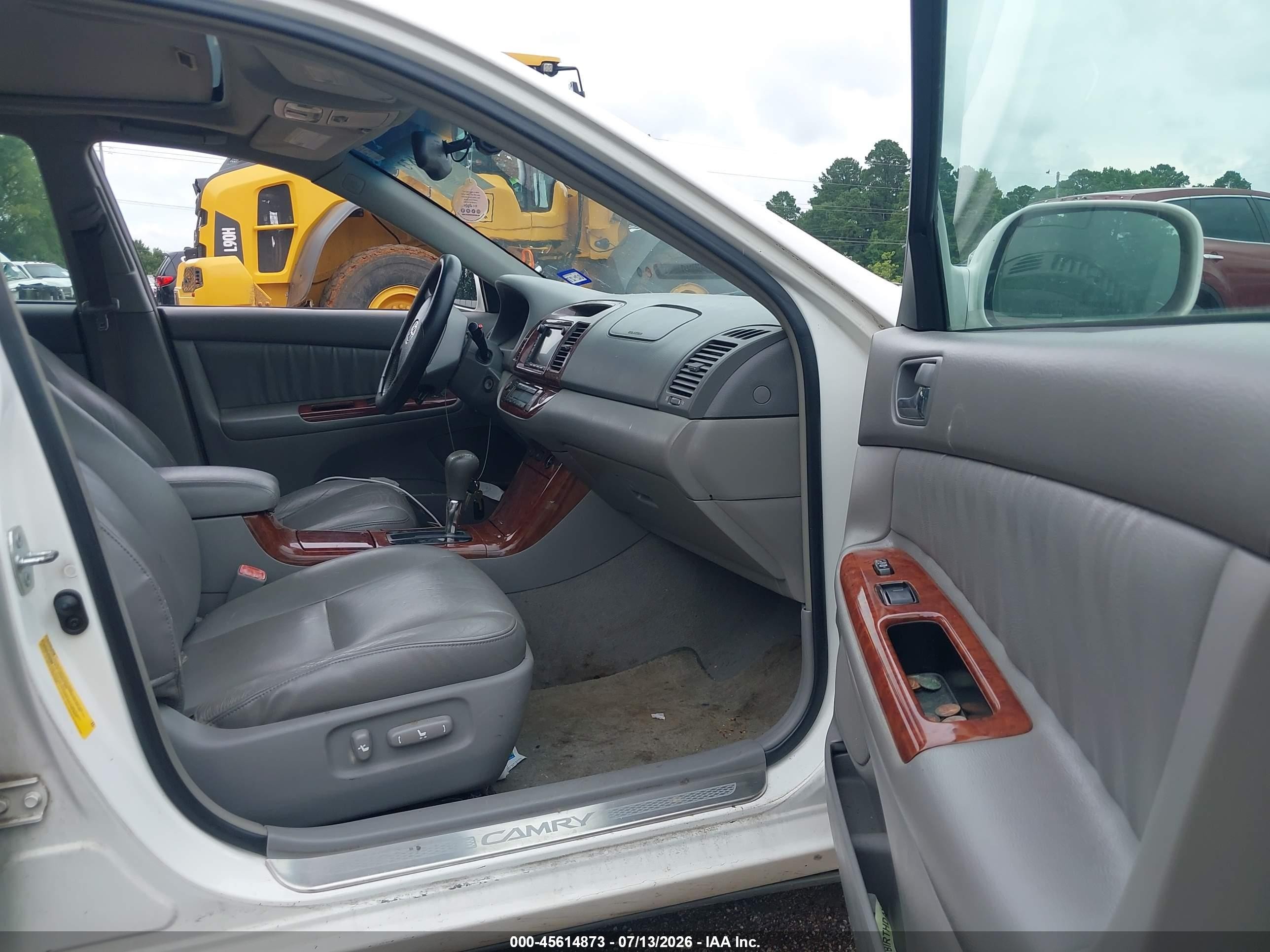 2005 Toyota Camry Xle V6 White vin: 4T1BF30K45U611090