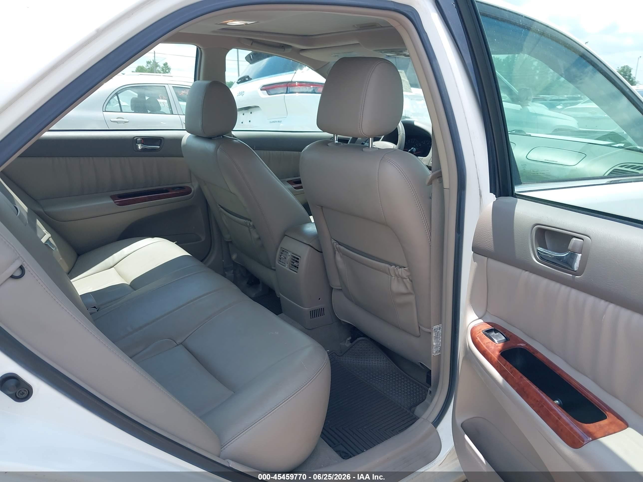 2005 Toyota Camry Xle V6 White vin: 4T1BF30K45U614748