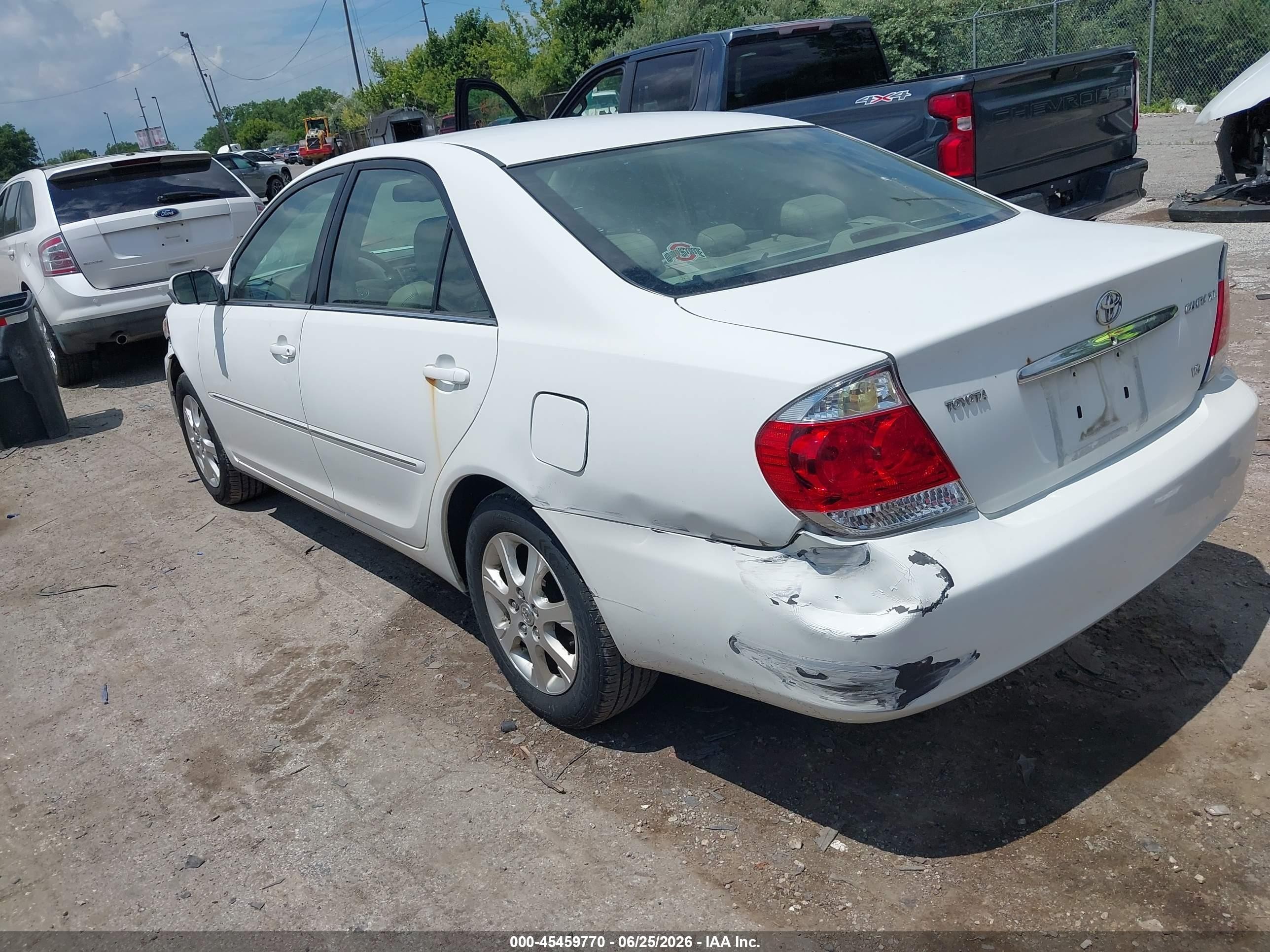 2005 Toyota Camry Xle V6 White vin: 4T1BF30K45U614748