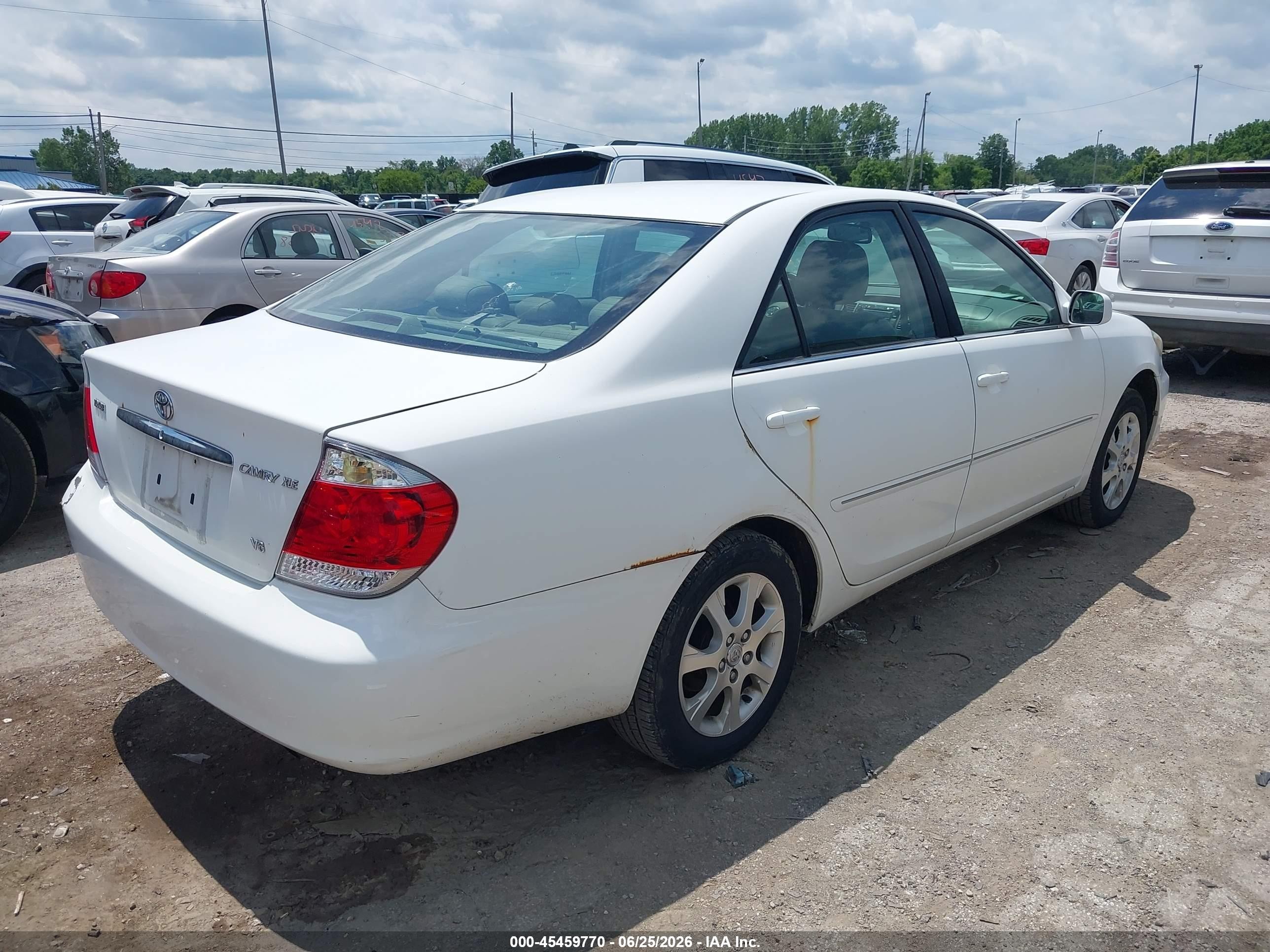 2005 Toyota Camry Xle V6 White vin: 4T1BF30K45U614748