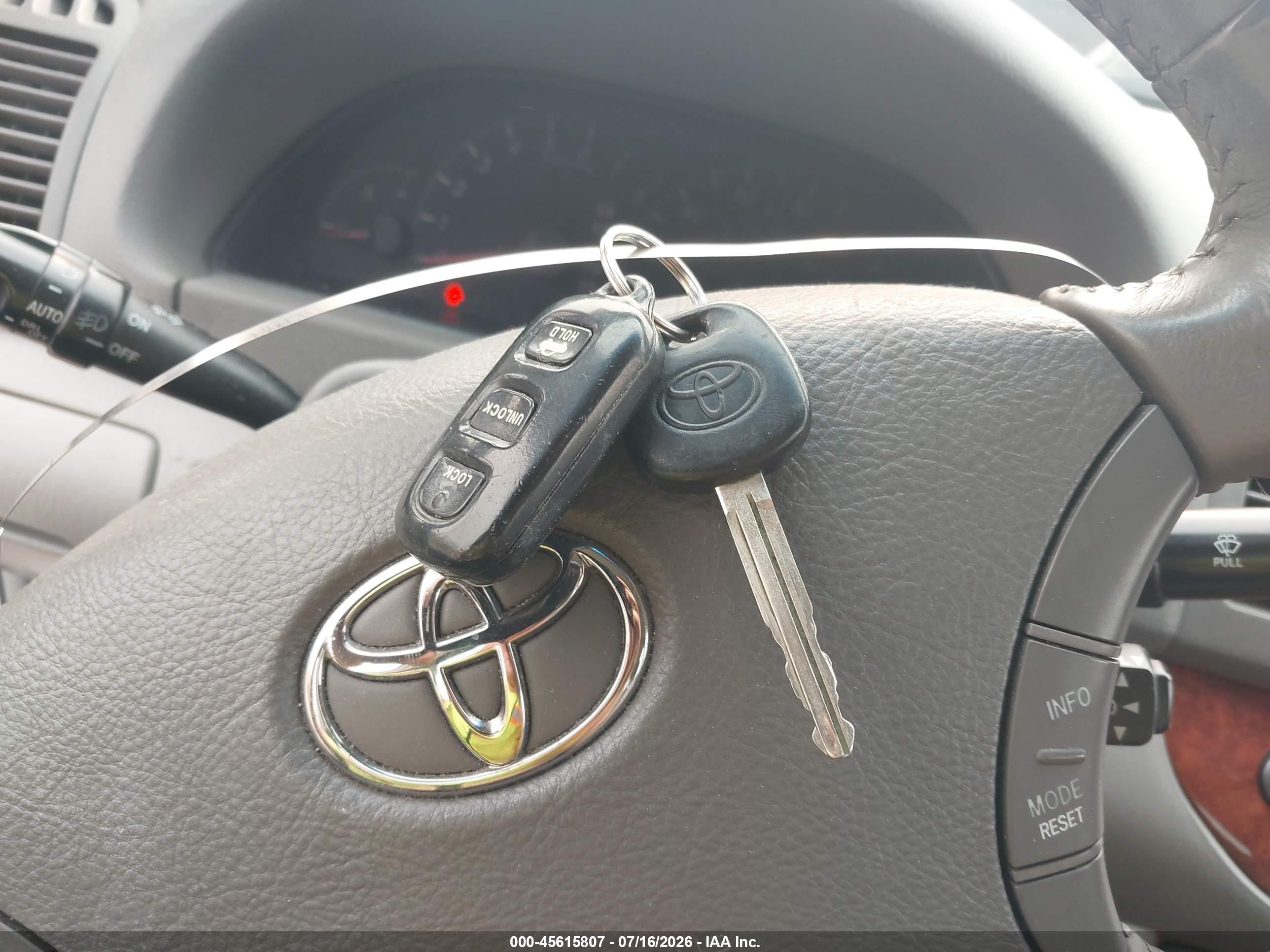 2005 Toyota Camry Xle V6 Серый vin: 4T1BF30K45U619075